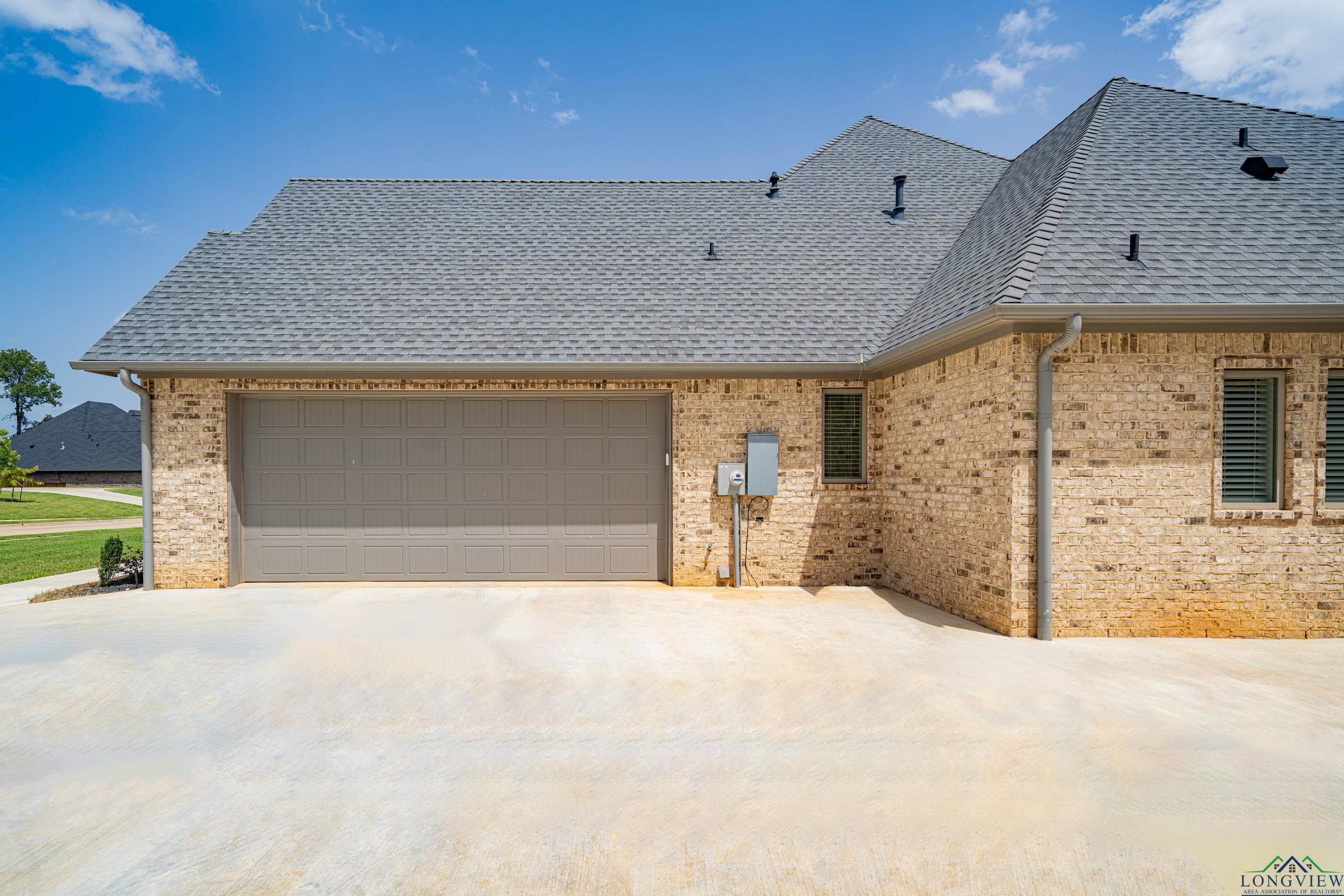 3915 Hidden Hills Cr