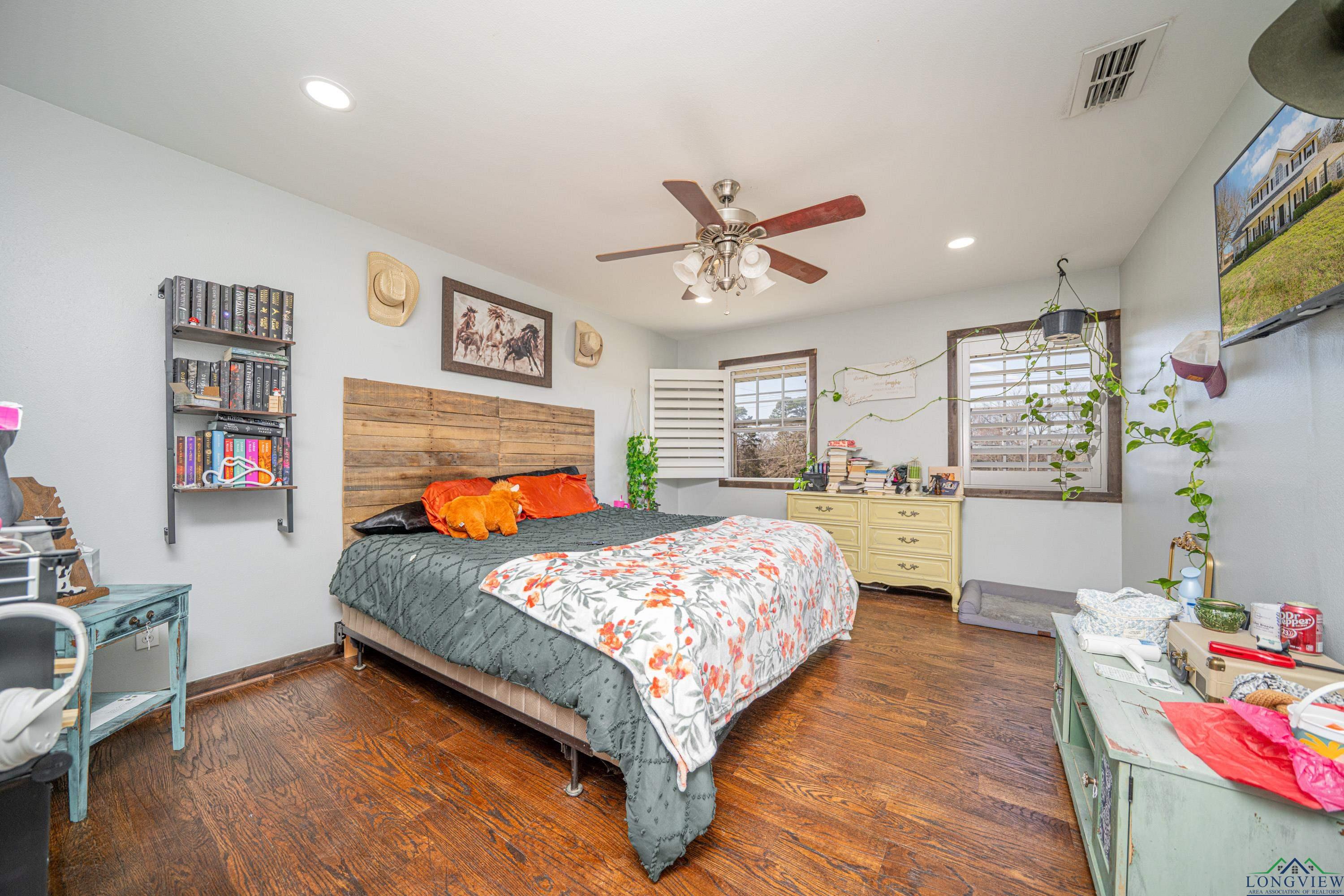 2106 E George Richey