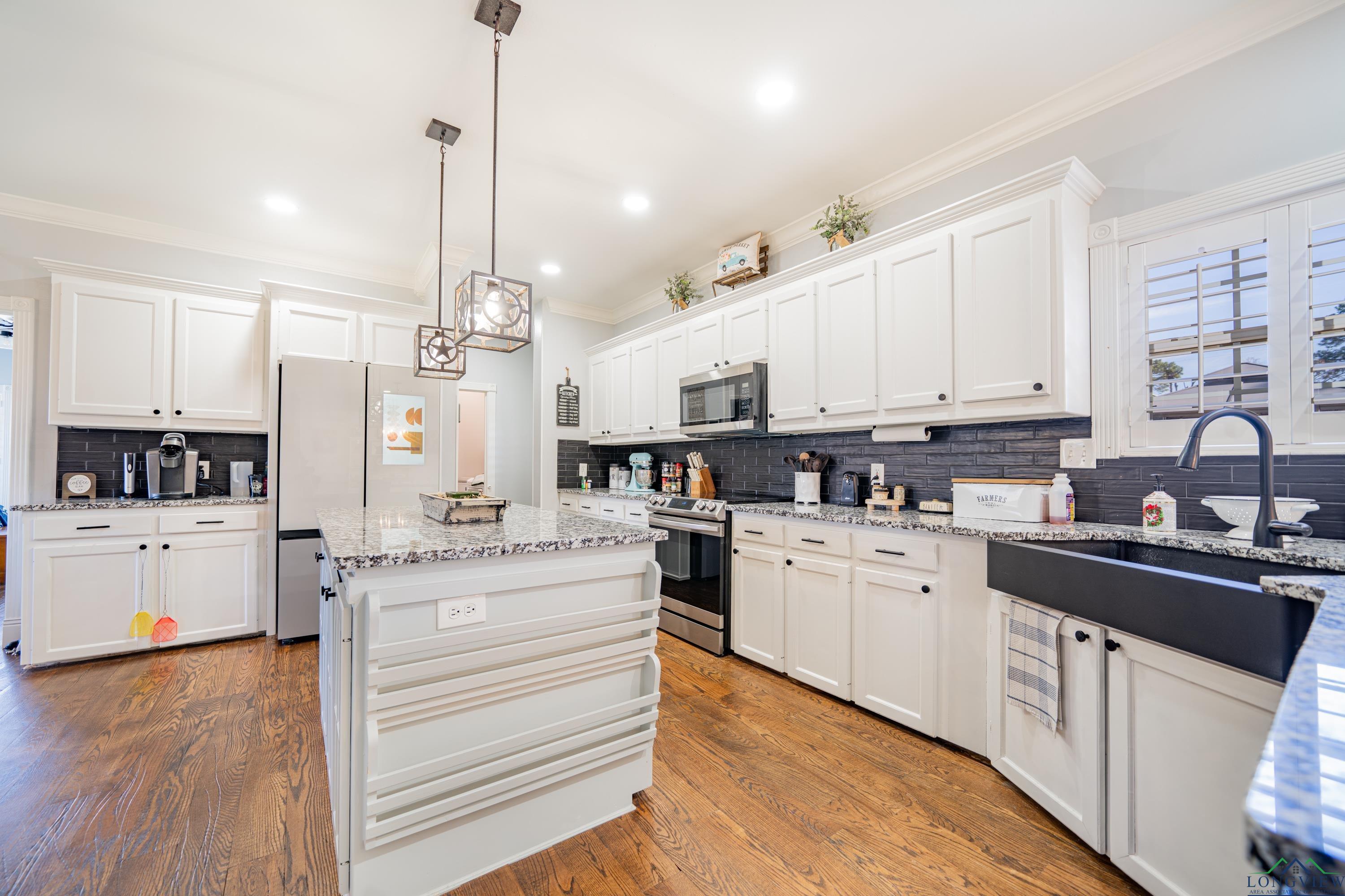 2106 E George Richey