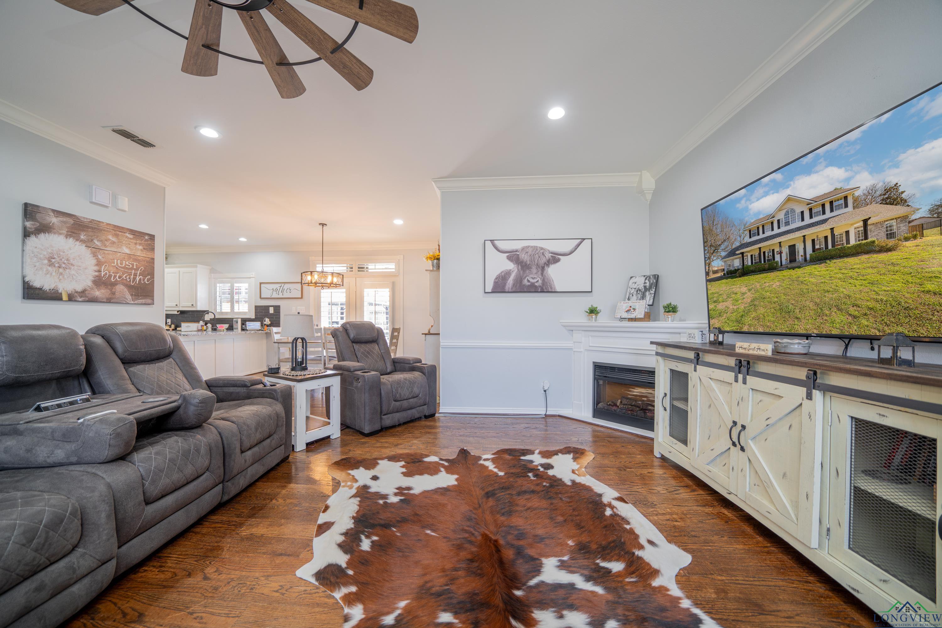 2106 E George Richey