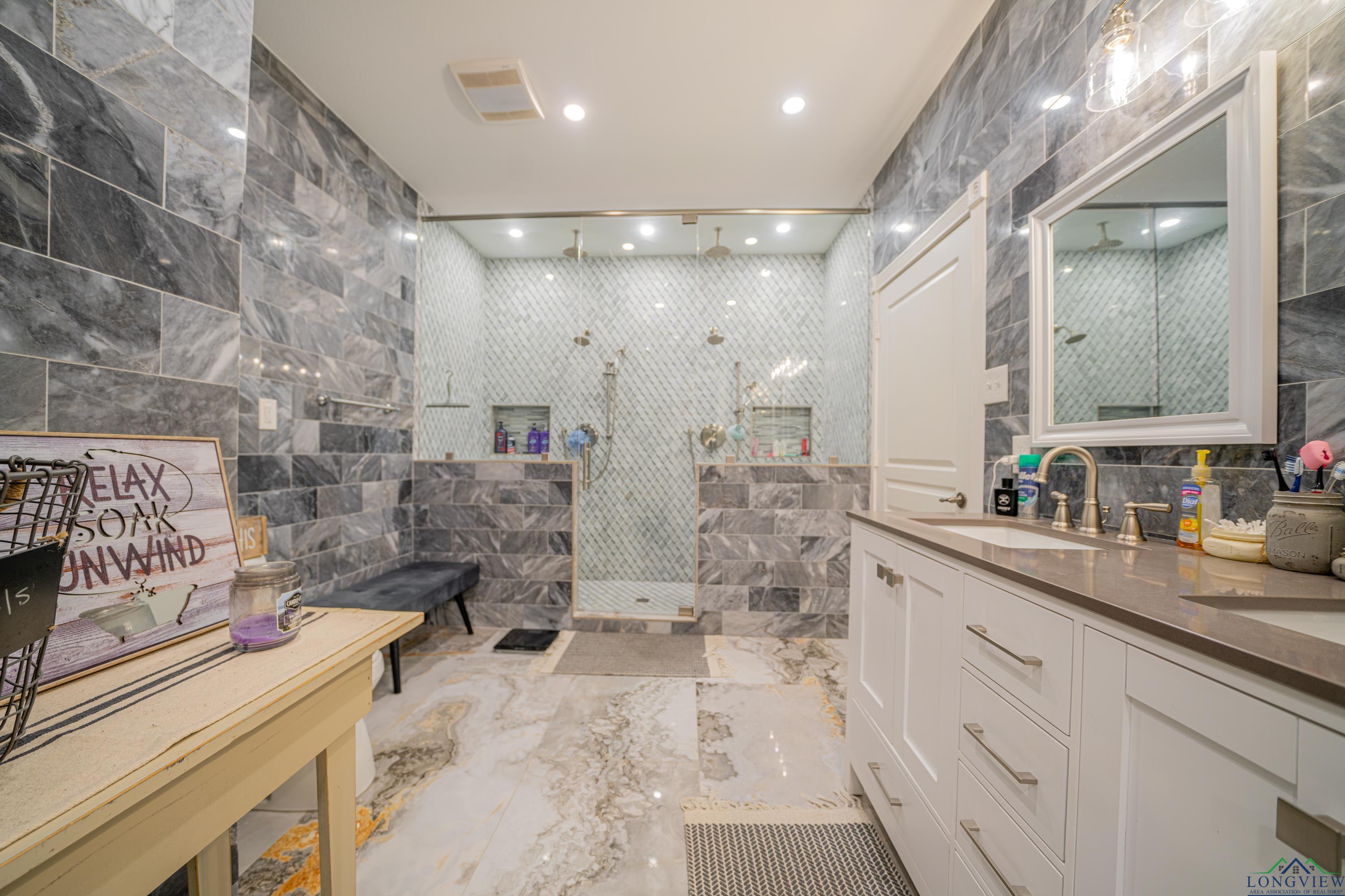 2106 E George Richey