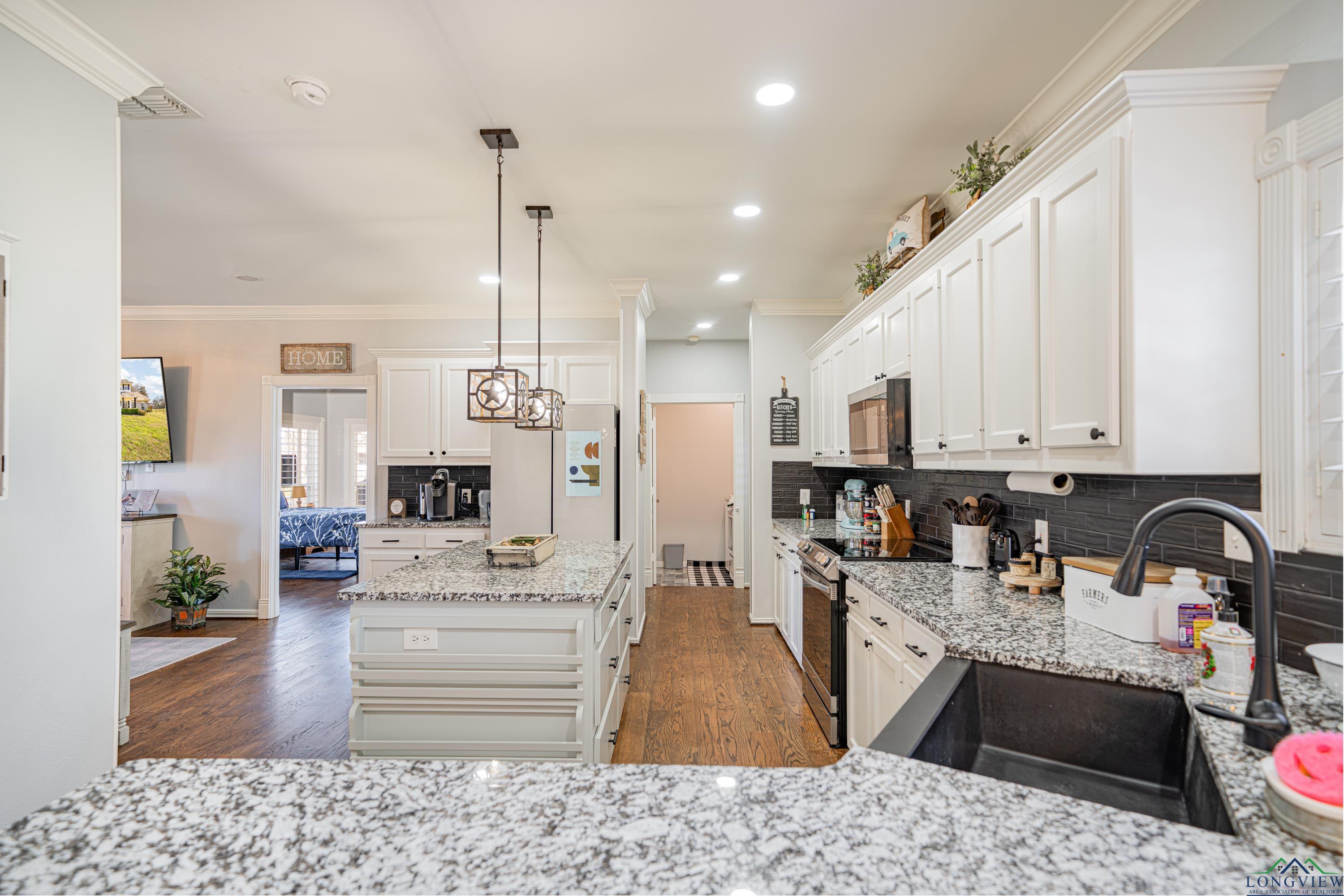 2106 E George Richey