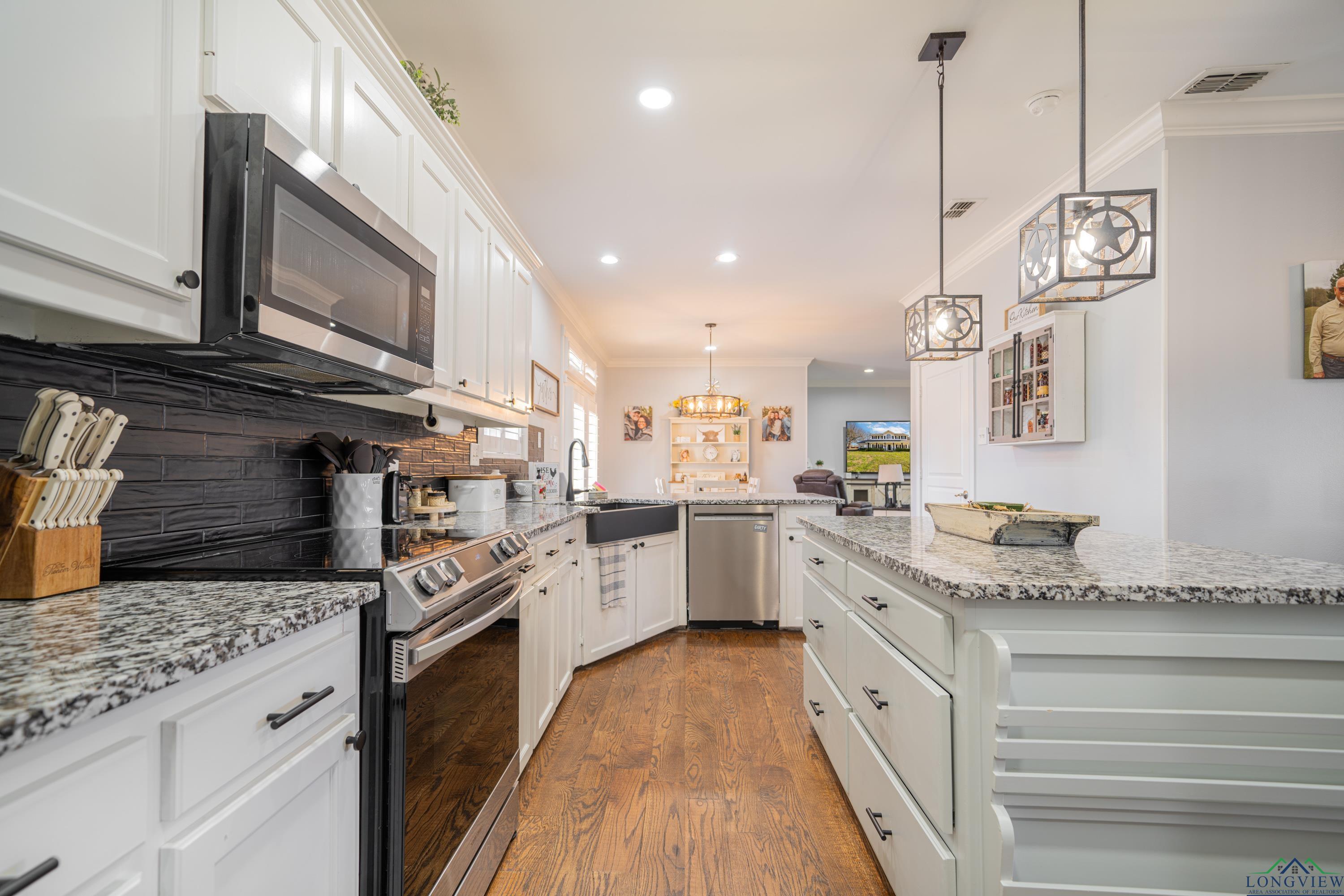 2106 E George Richey