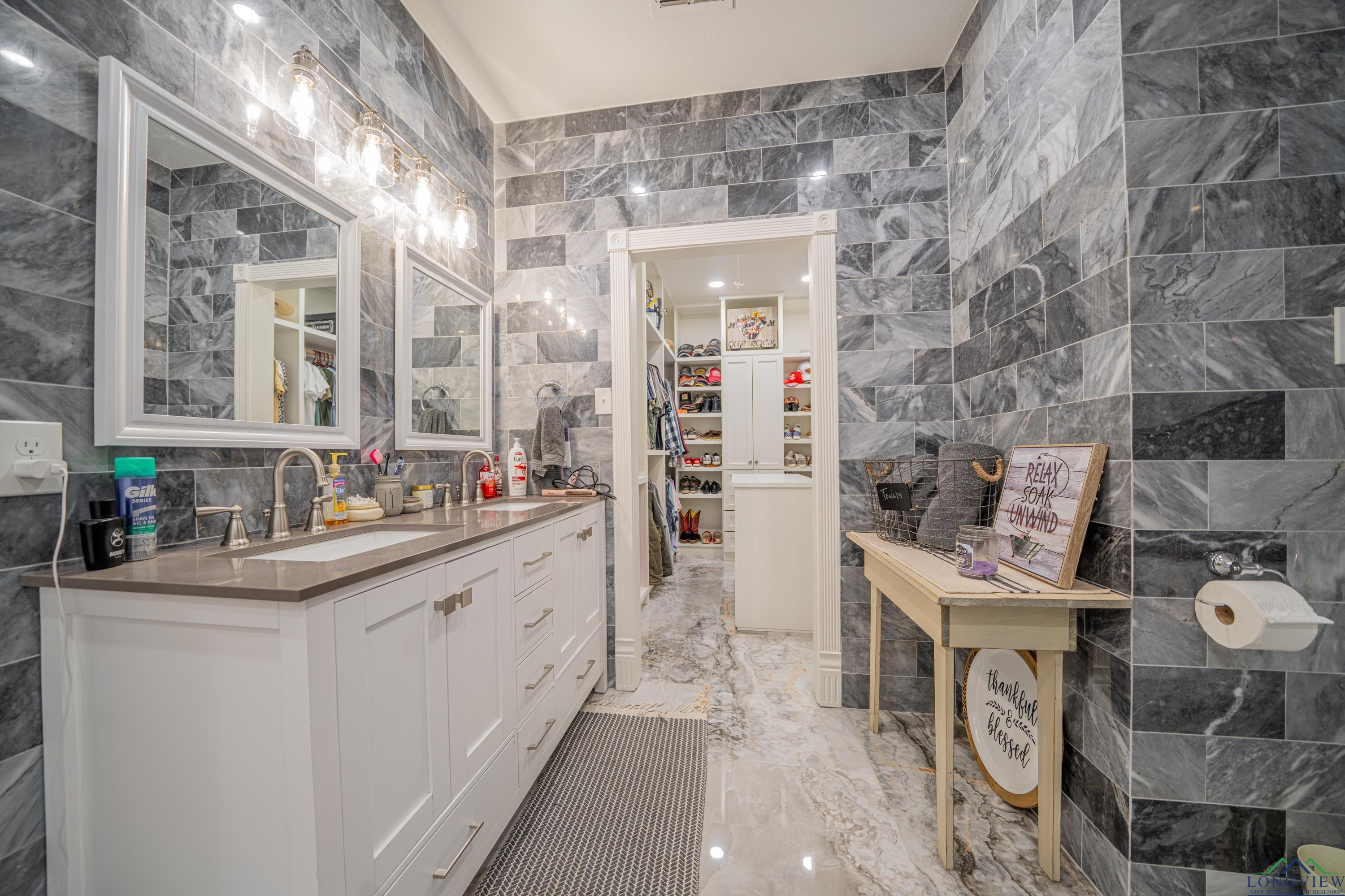 2106 E George Richey