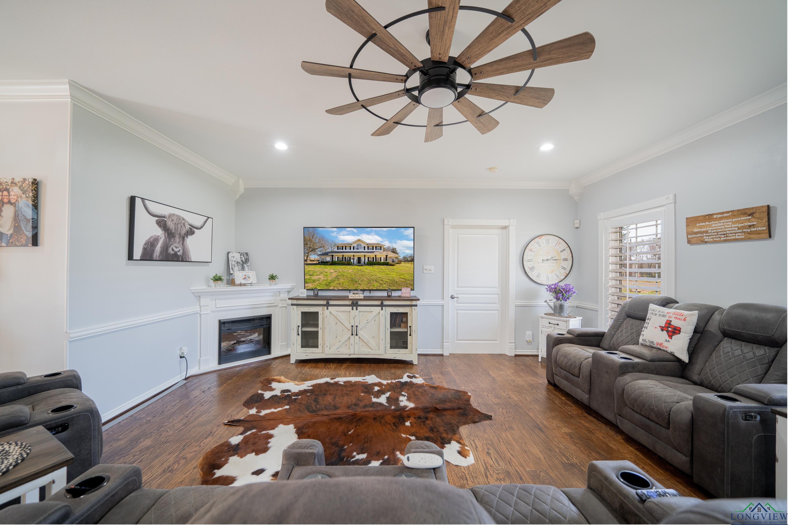 2106 E George Richey