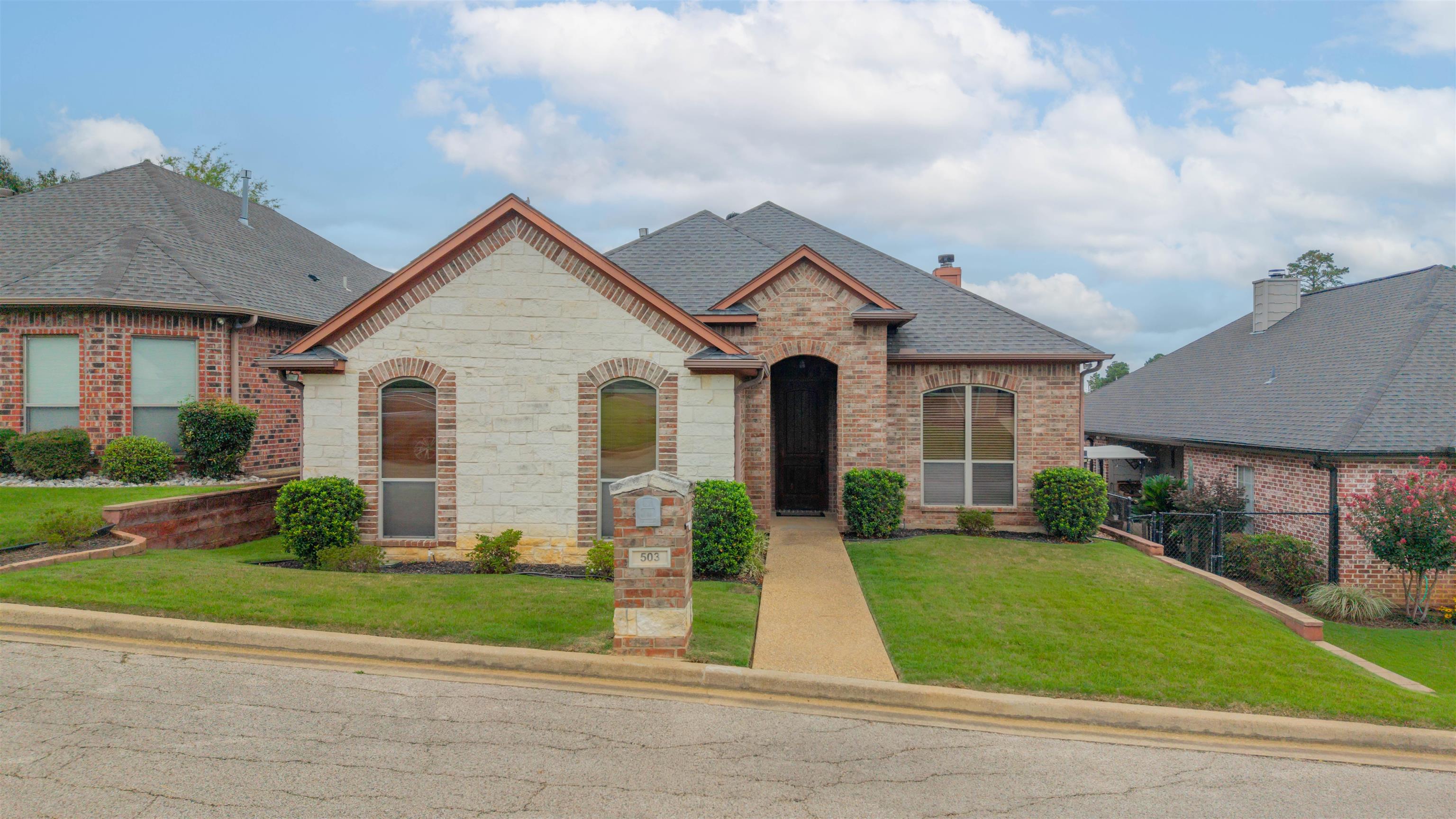 503 Castlemaine Cir