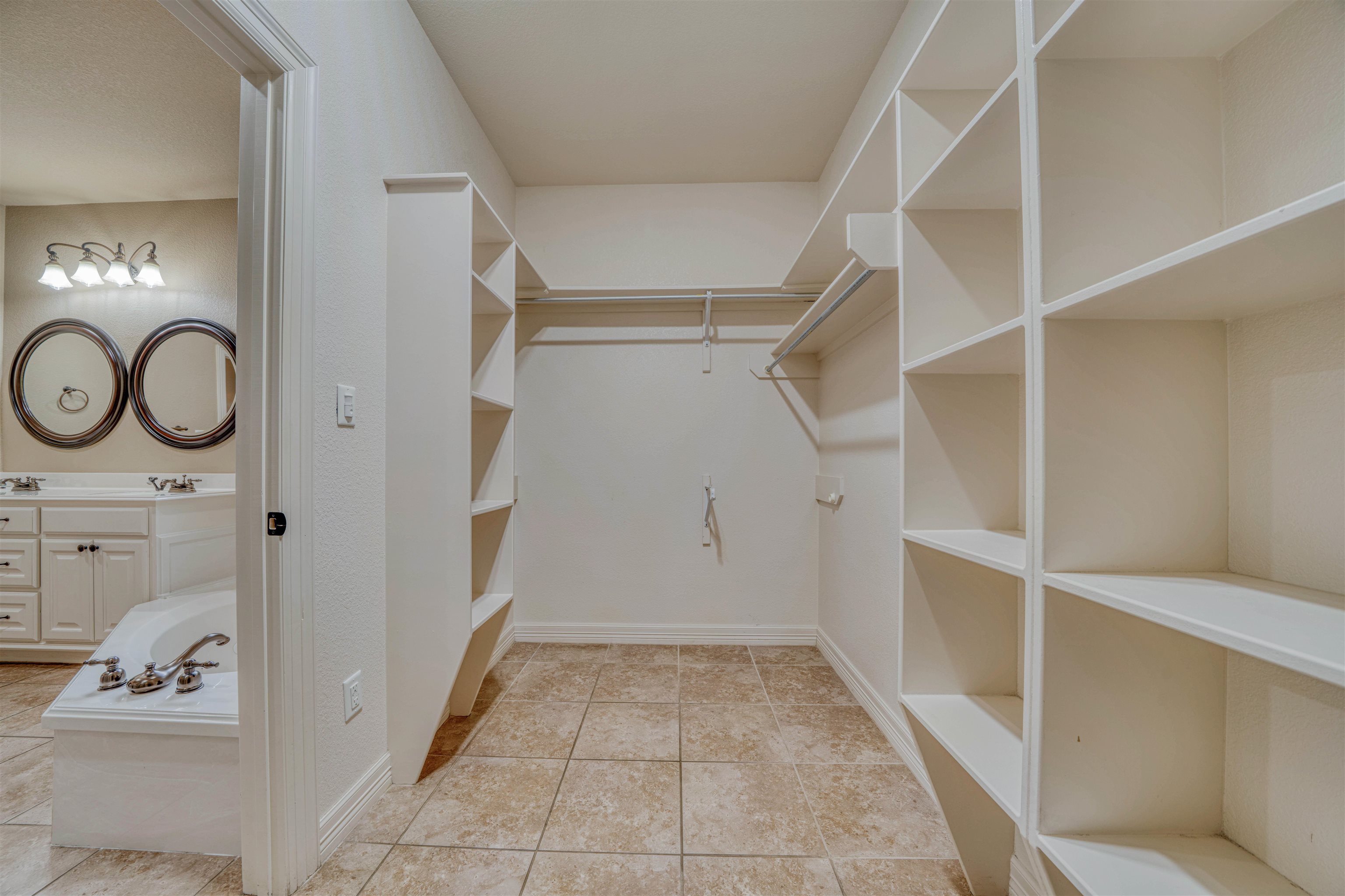 503 Castlemaine Cir