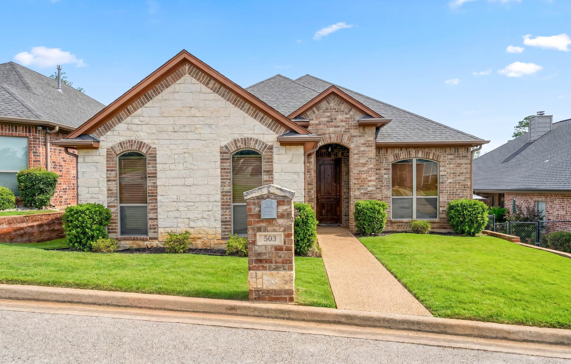 503 Castlemaine Cir