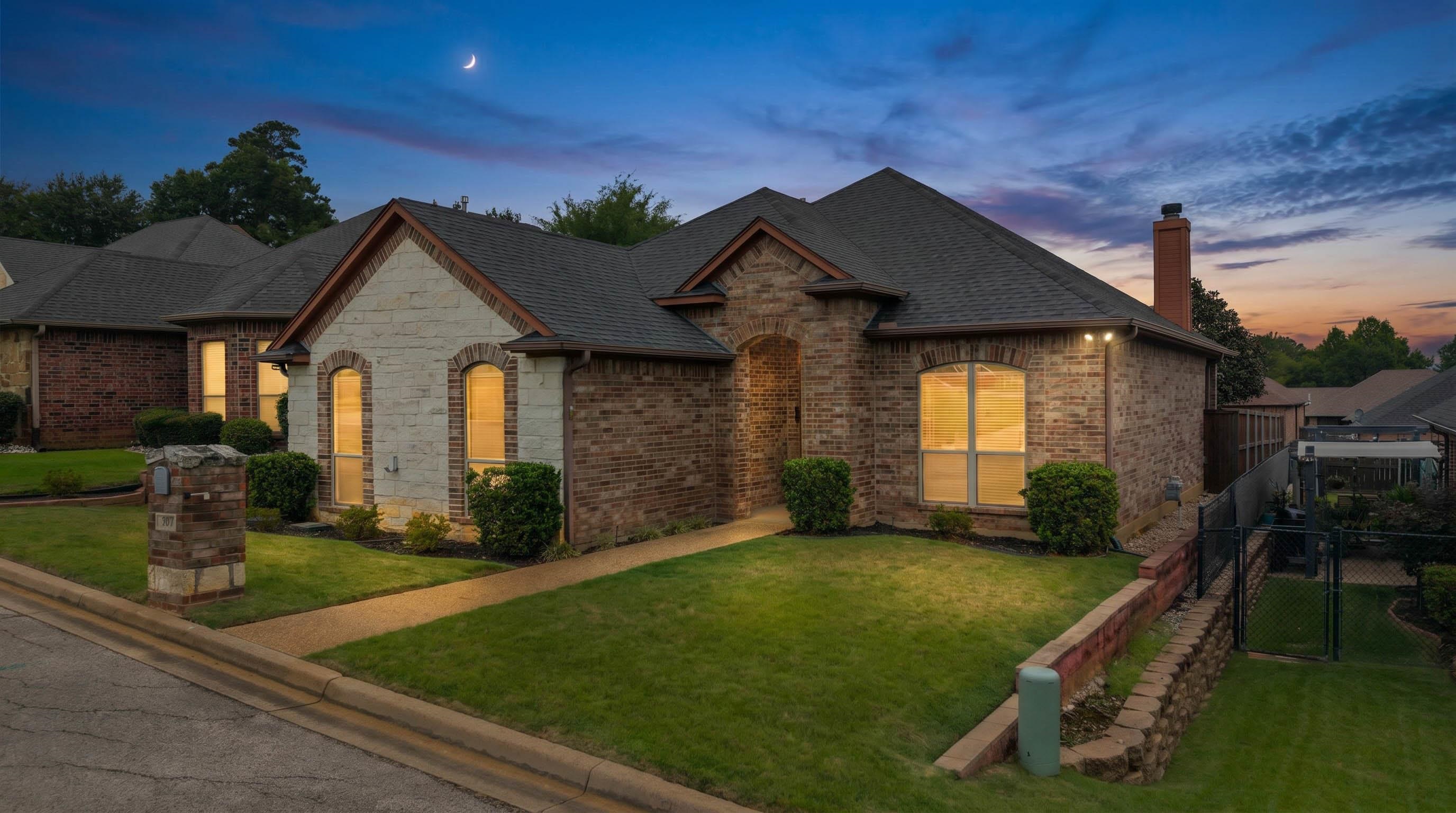 503 Castlemaine Cir