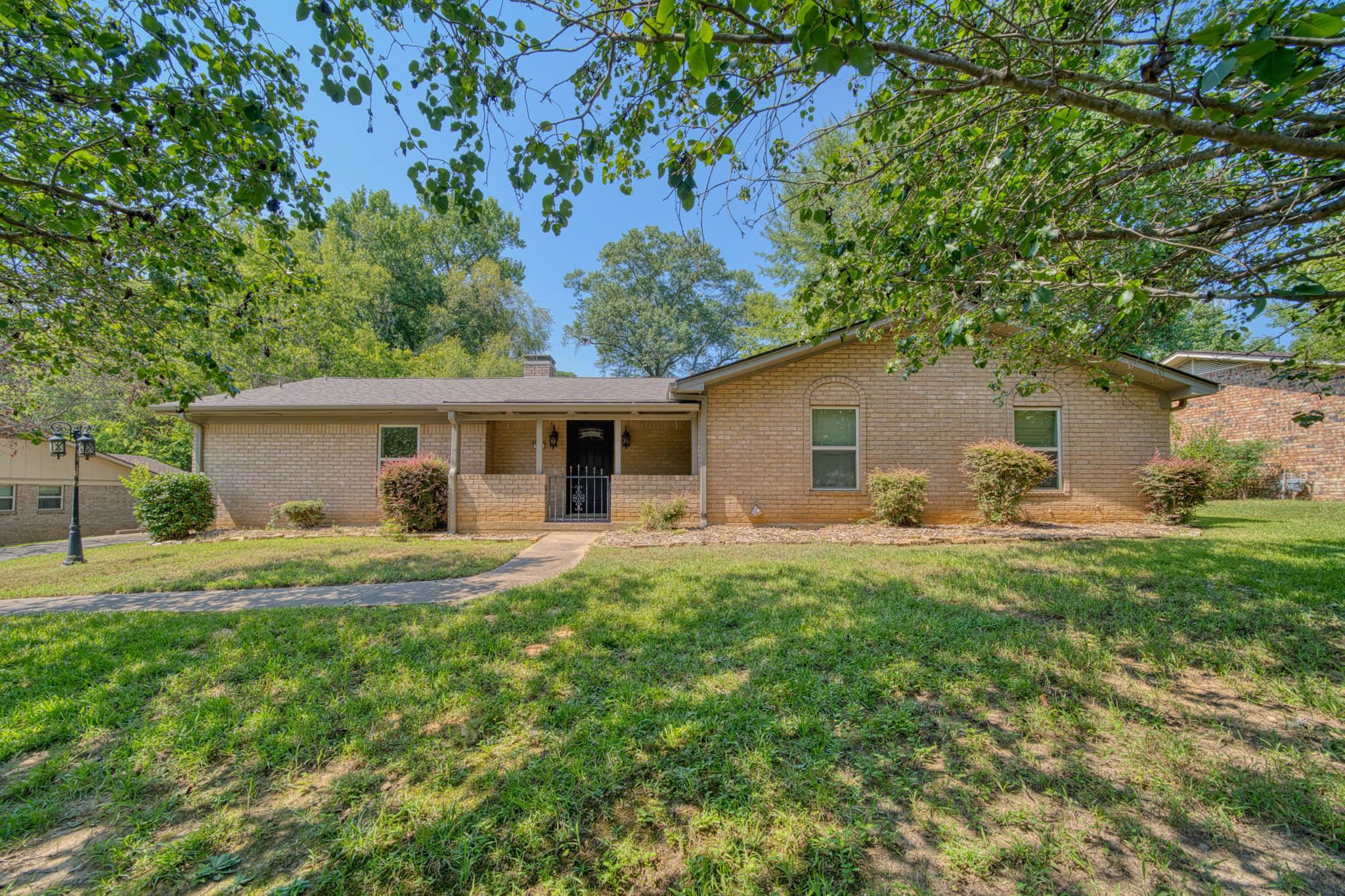 907 Sequoyah Lane