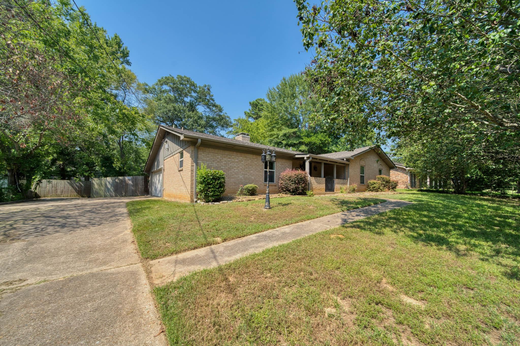 907 Sequoyah Lane