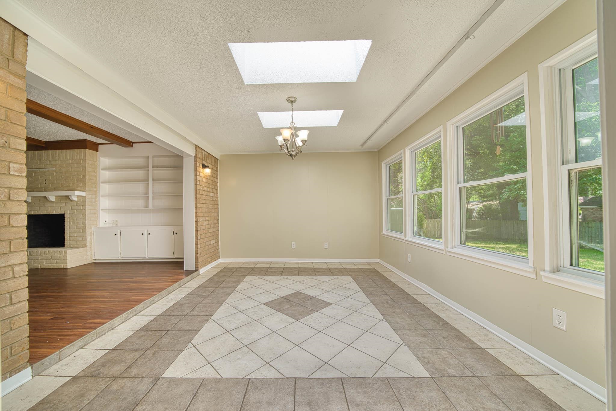 907 Sequoyah Lane