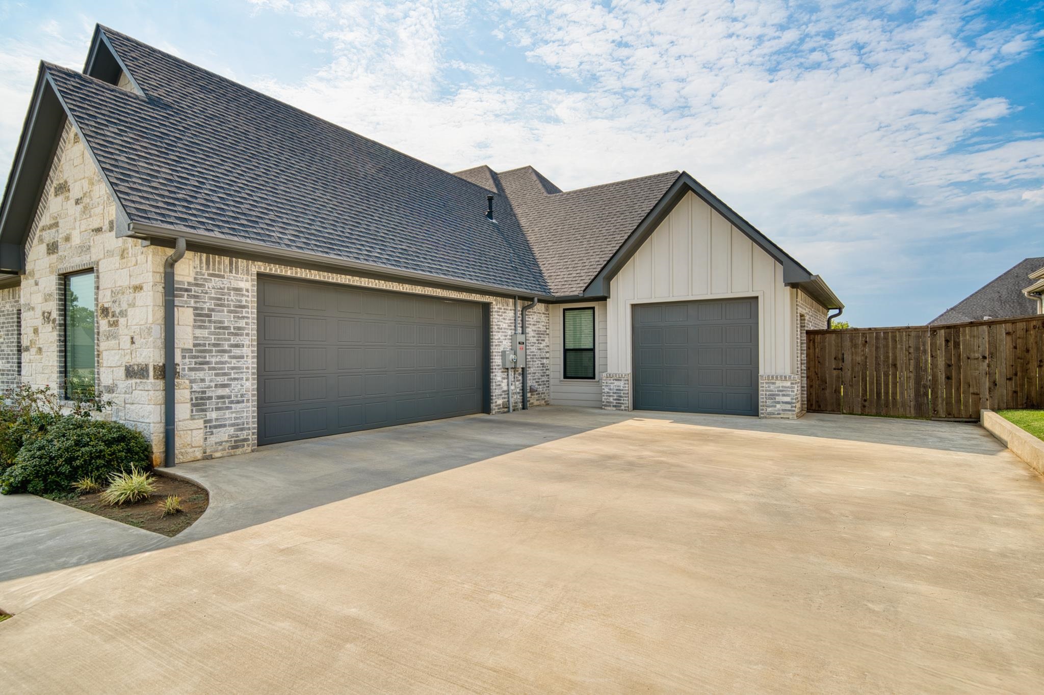 3917 Hidden Hills Cr