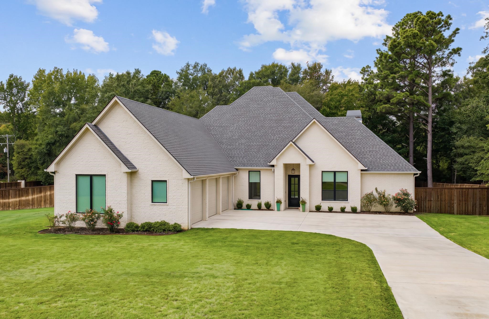 105 Thorn Briar Trail