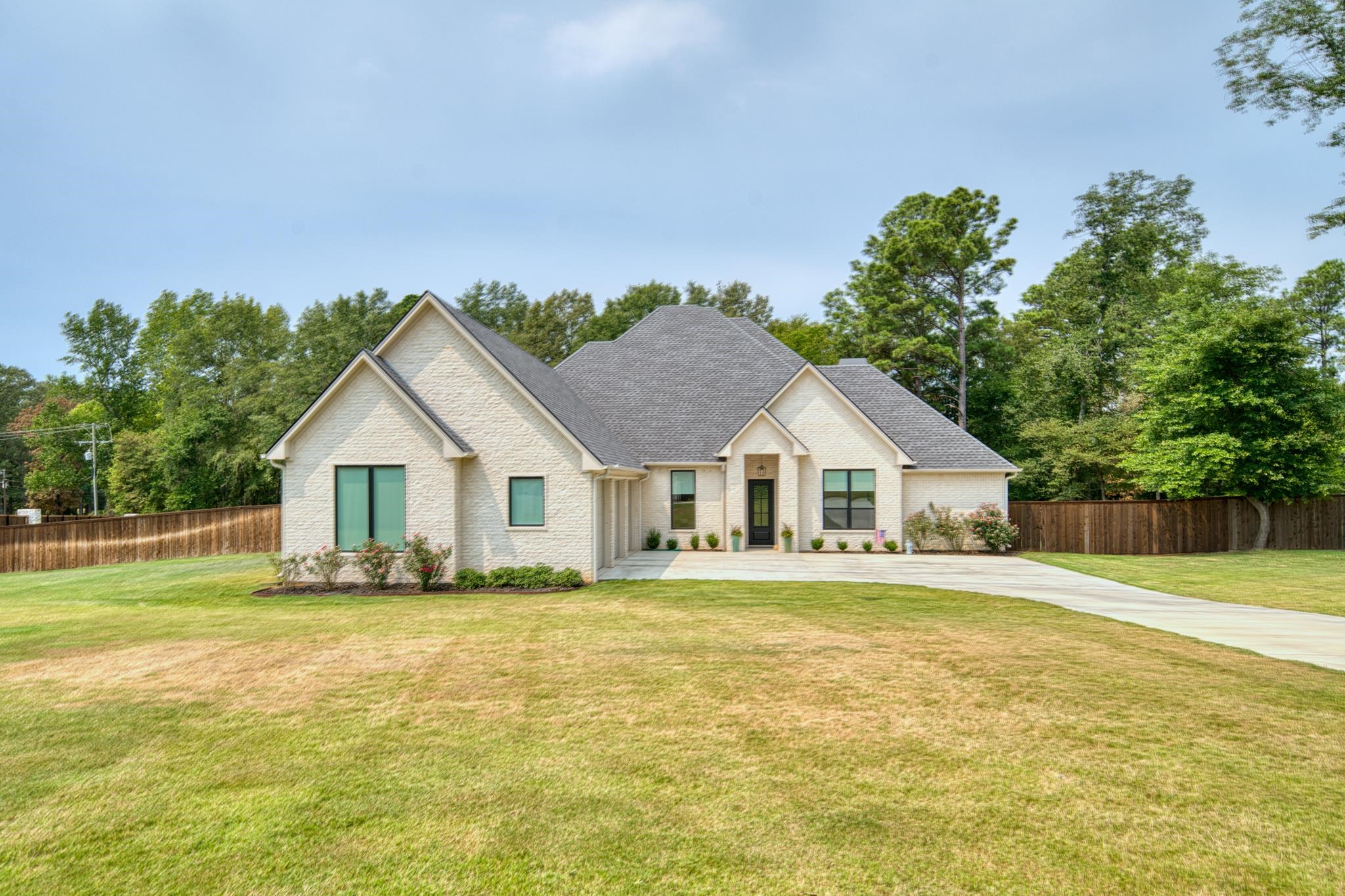 105 Thorn Briar Trail