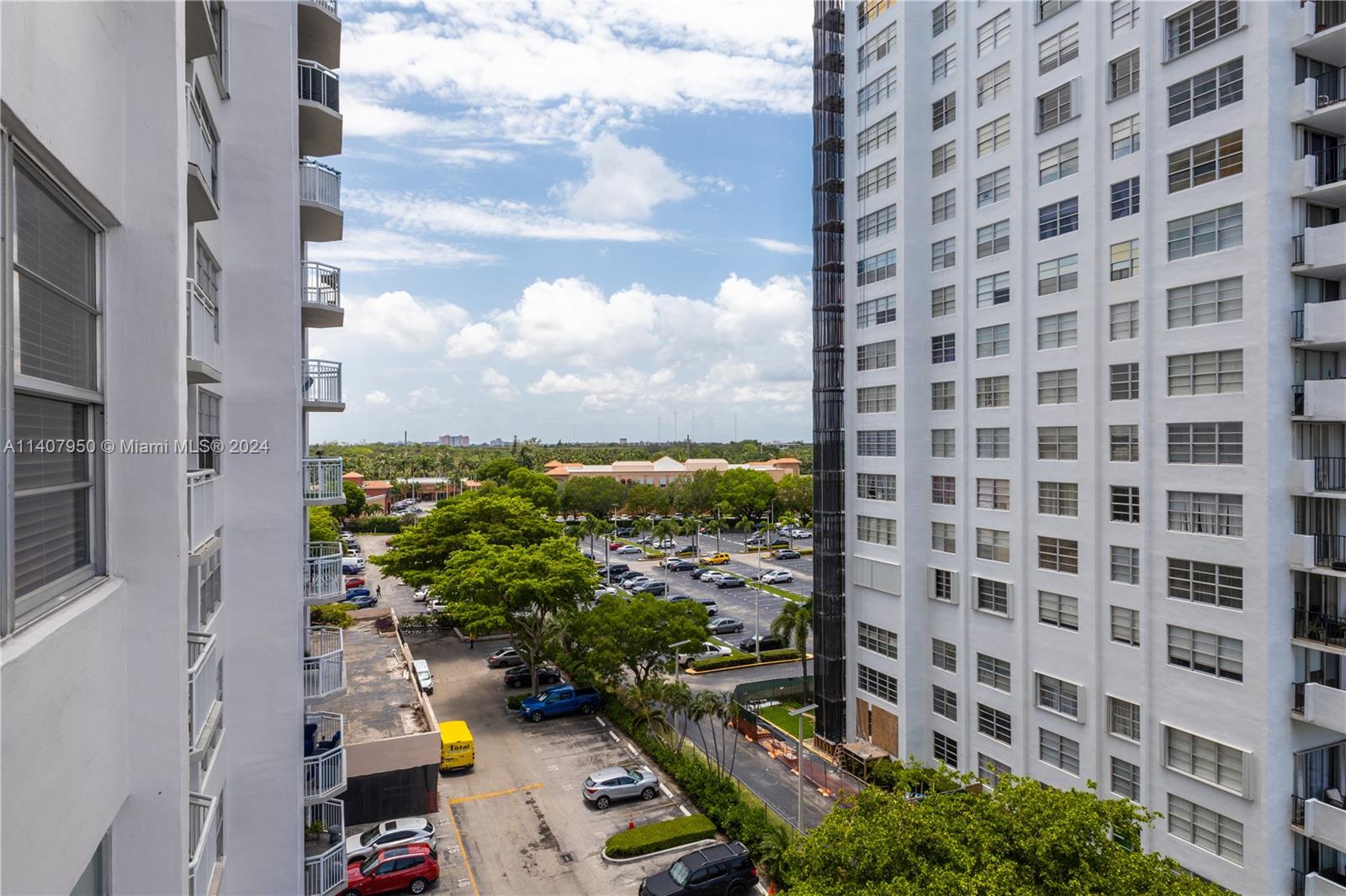 18061 Biscayne Blvd Unit: 702