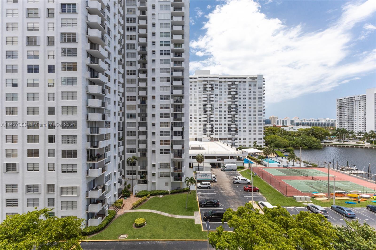18061 Biscayne Blvd Unit: 702