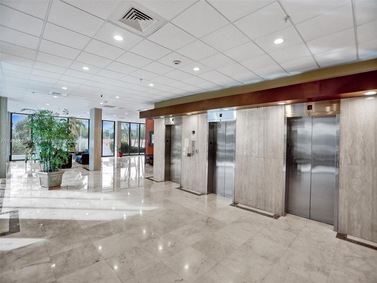 400 Kings Point Dr Unit: 724