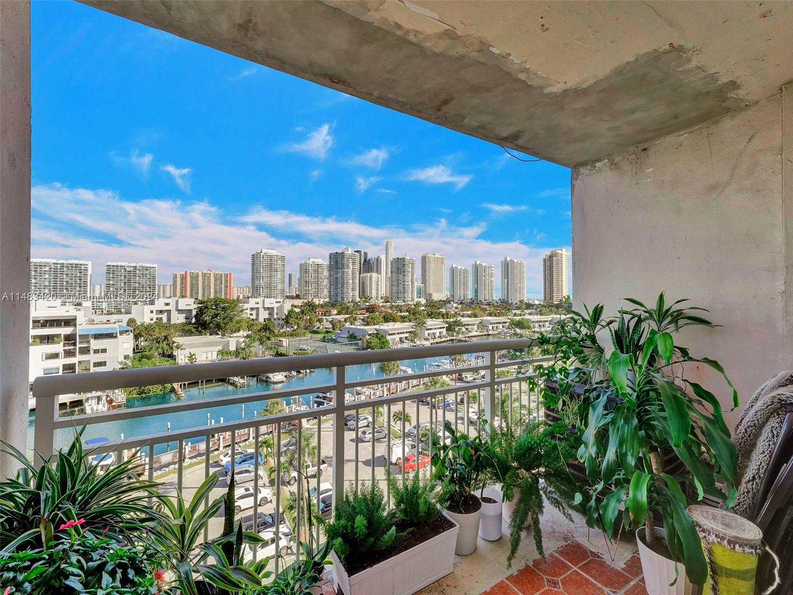 400 Kings Point Dr Unit: 724