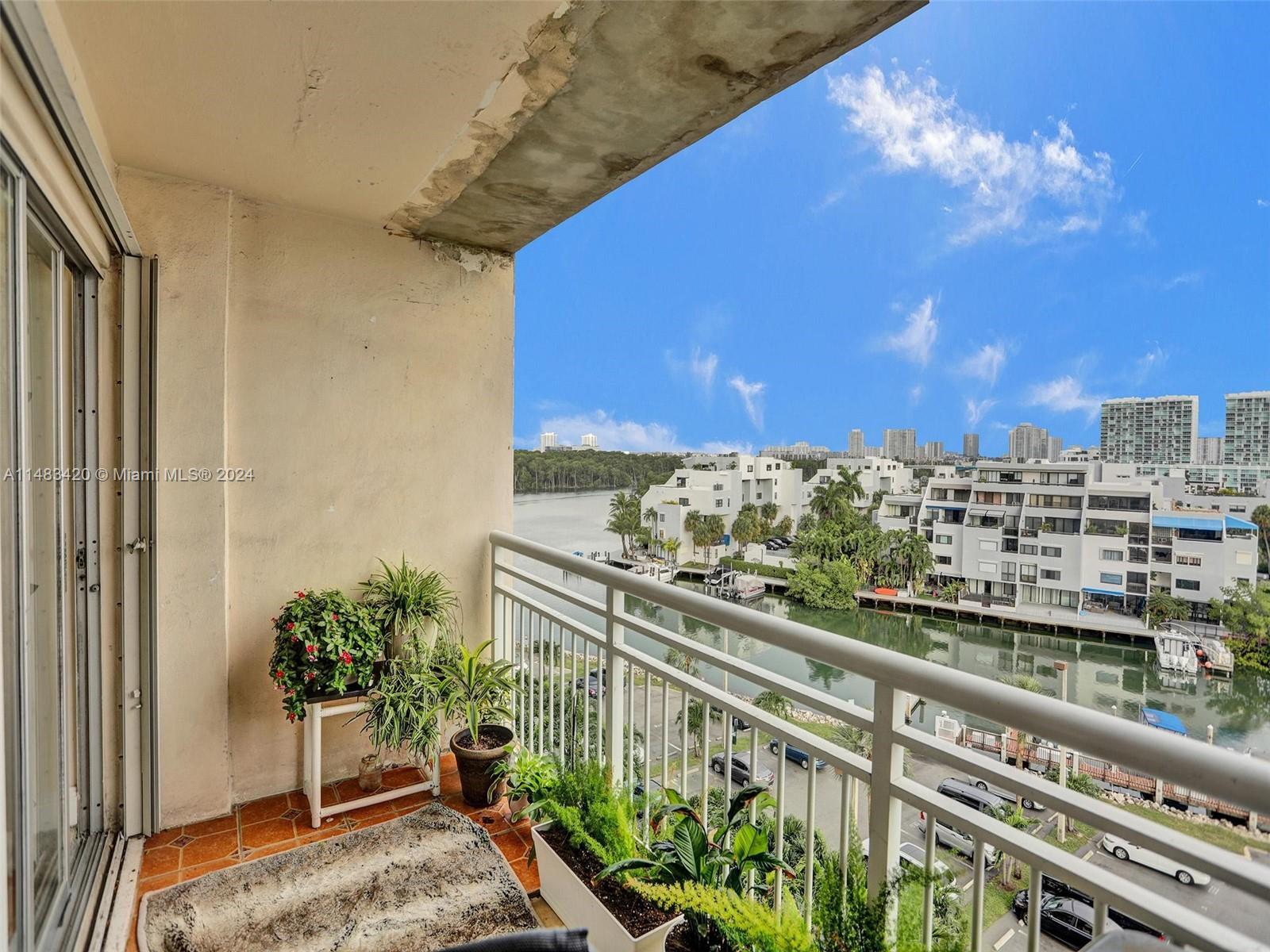400 Kings Point Dr Unit: 724