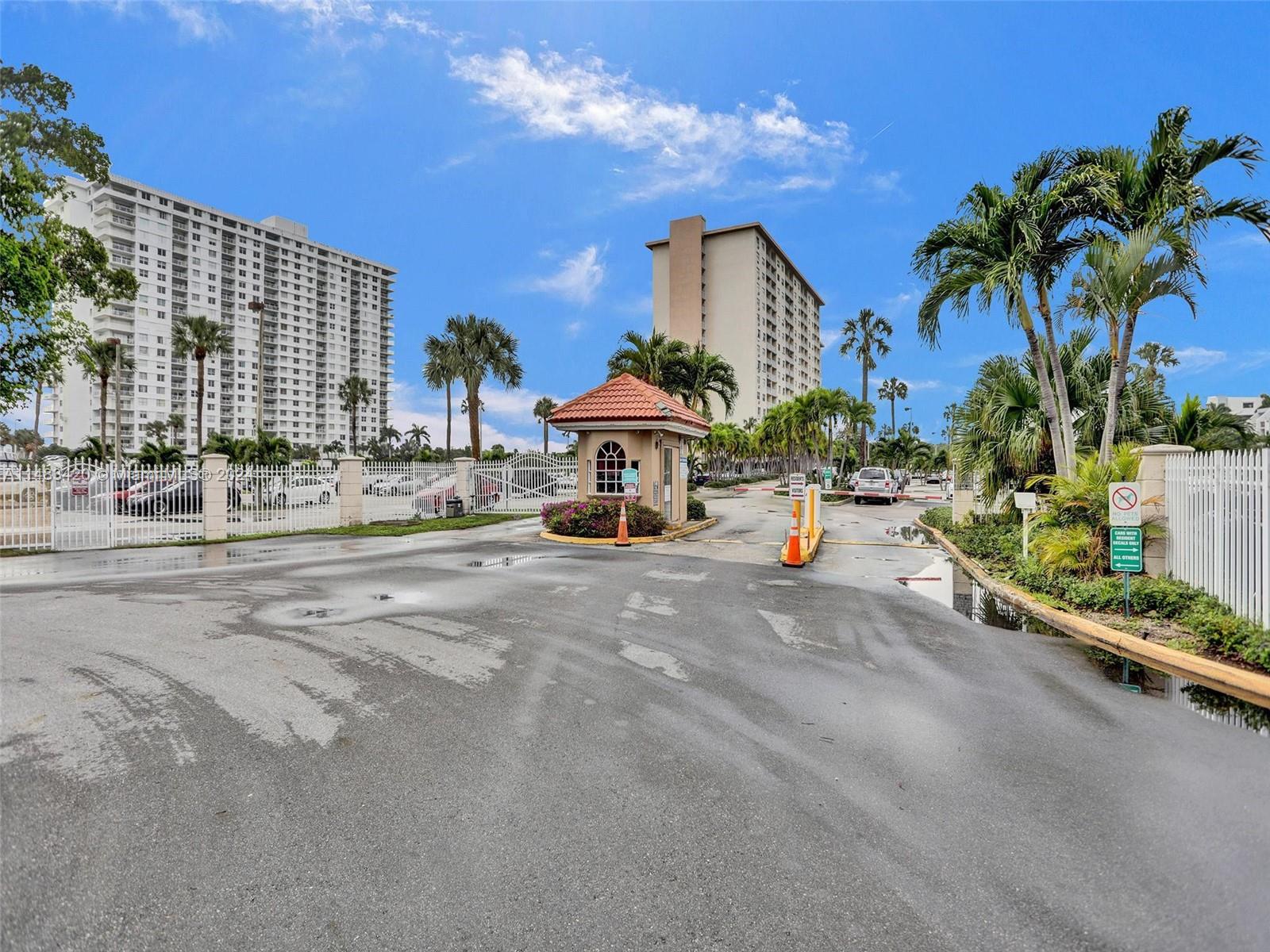 400 Kings Point Dr Unit: 724