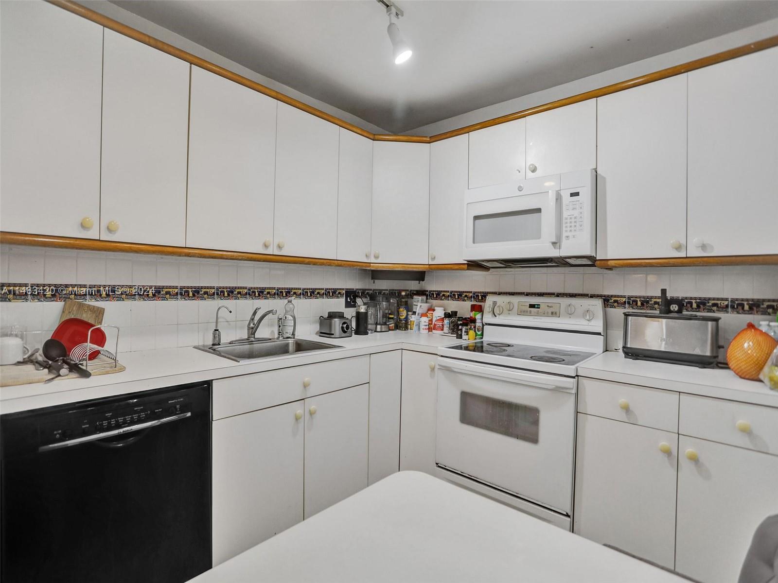 400 Kings Point Dr Unit: 724