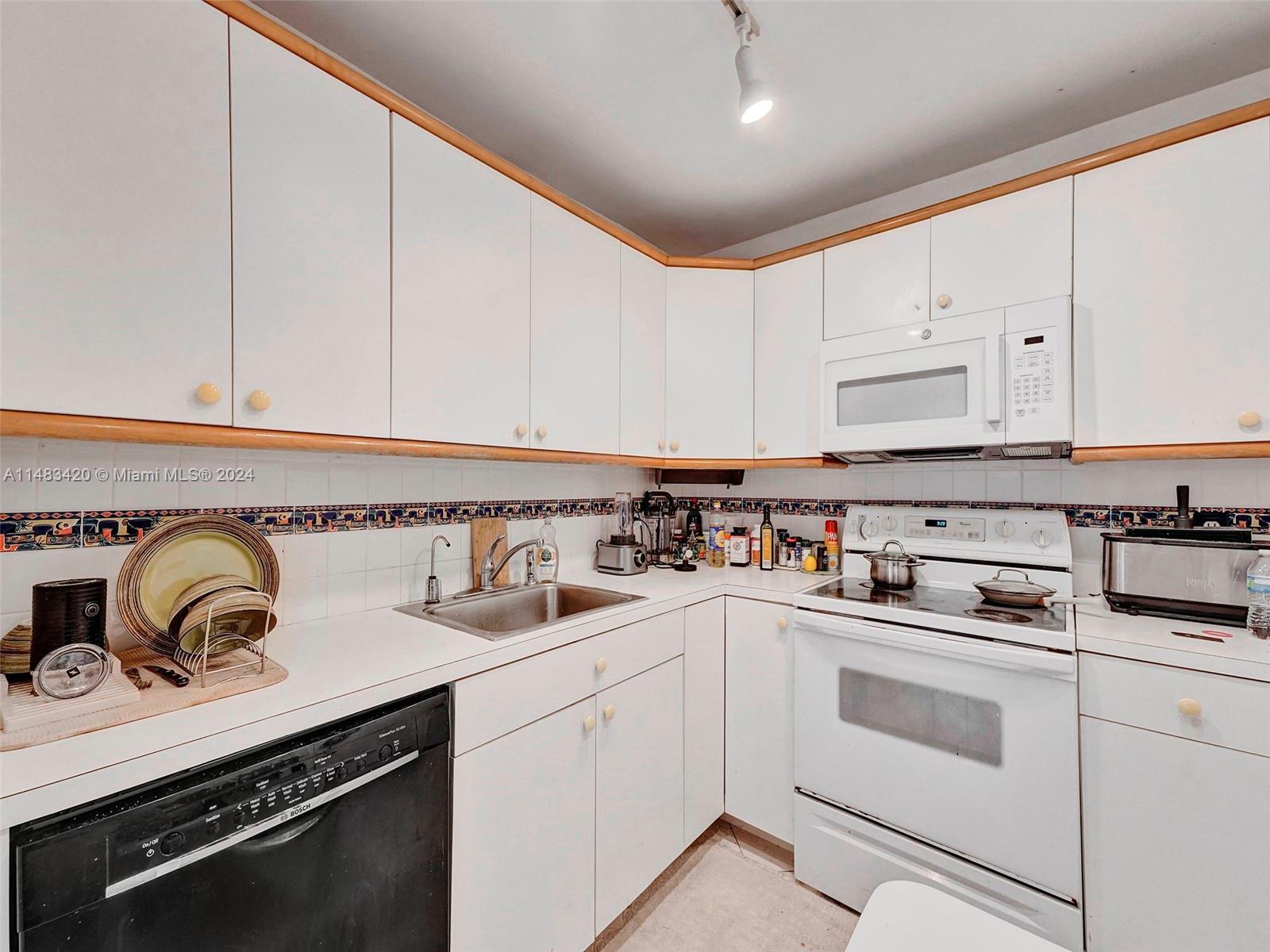 400 Kings Point Dr Unit: 724