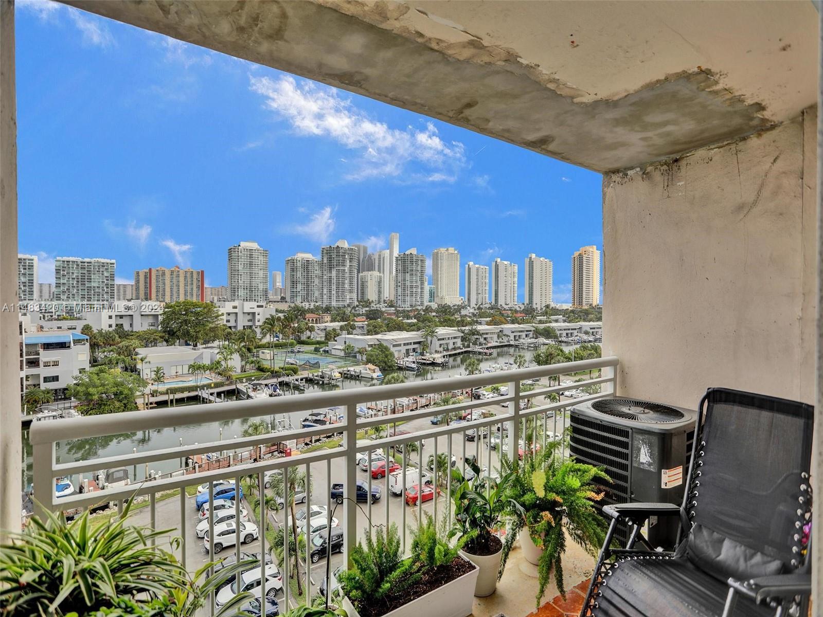 400 Kings Point Dr Unit: 724