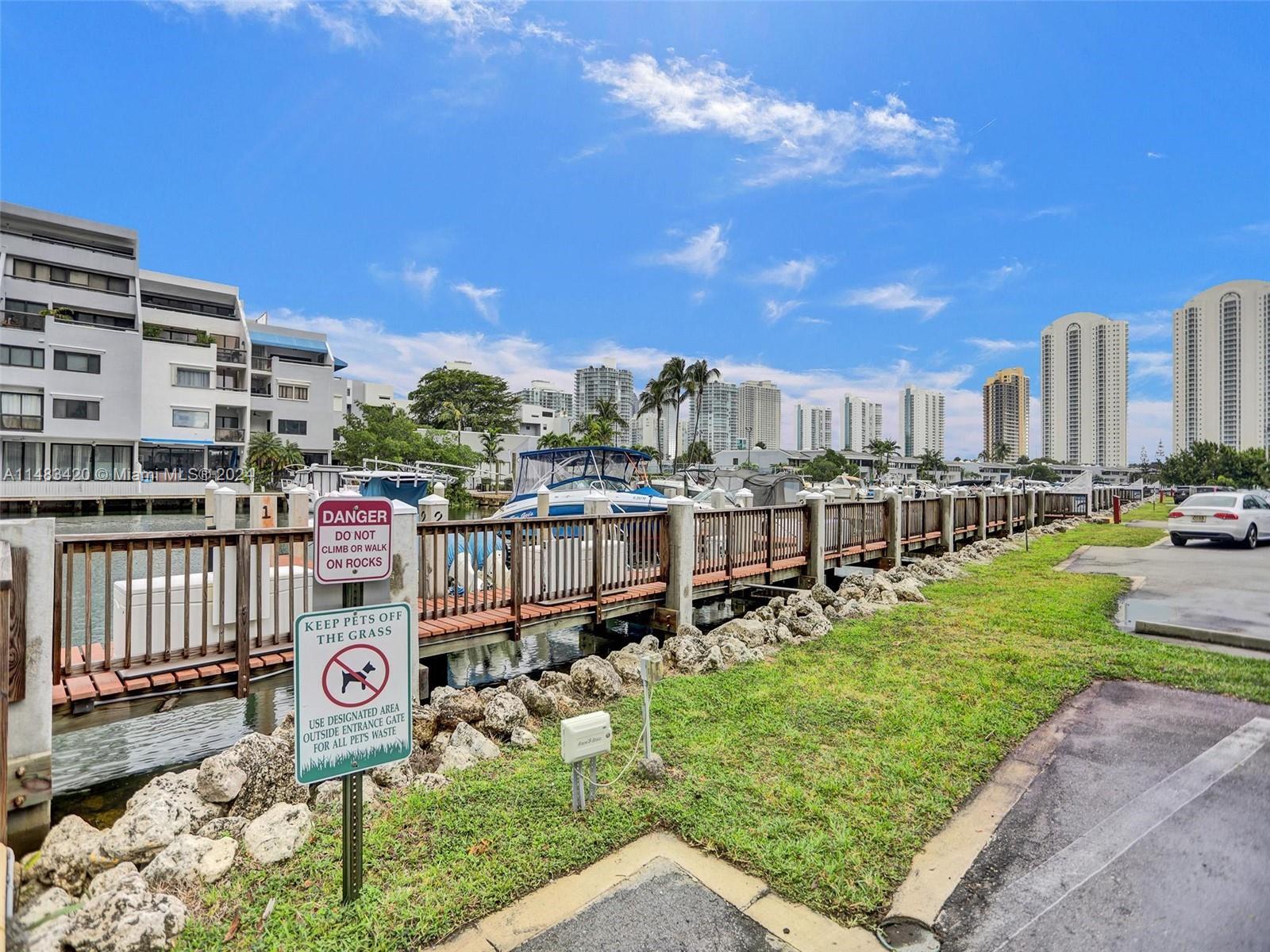 400 Kings Point Dr Unit: 724