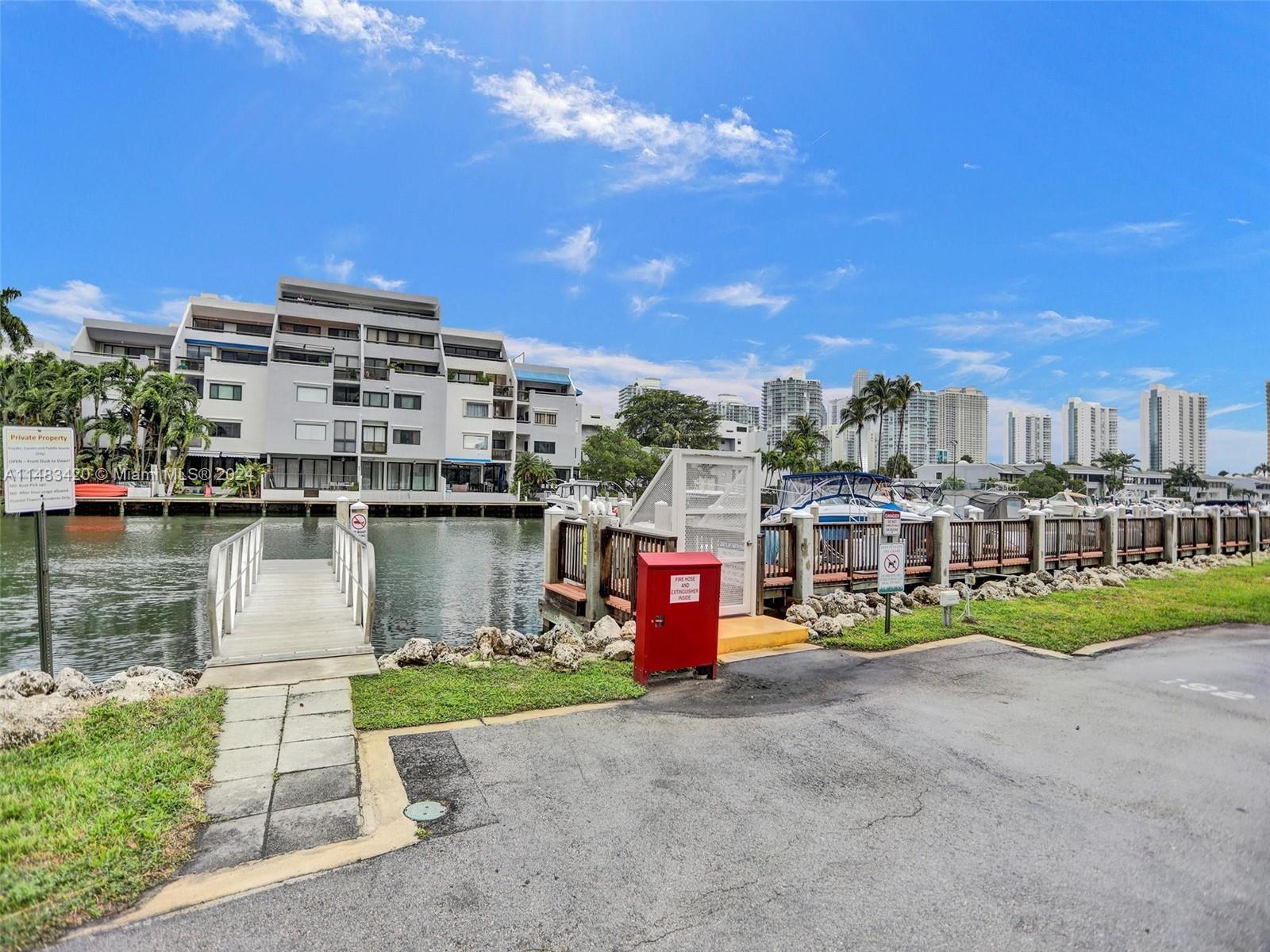 400 Kings Point Dr Unit: 724