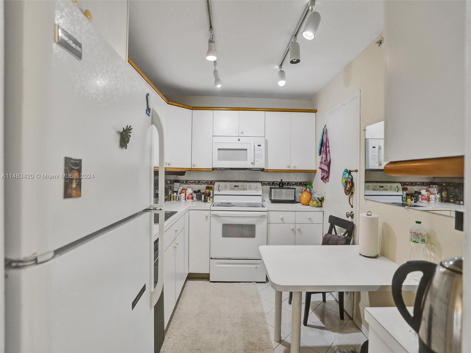 400 Kings Point Dr Unit: 724