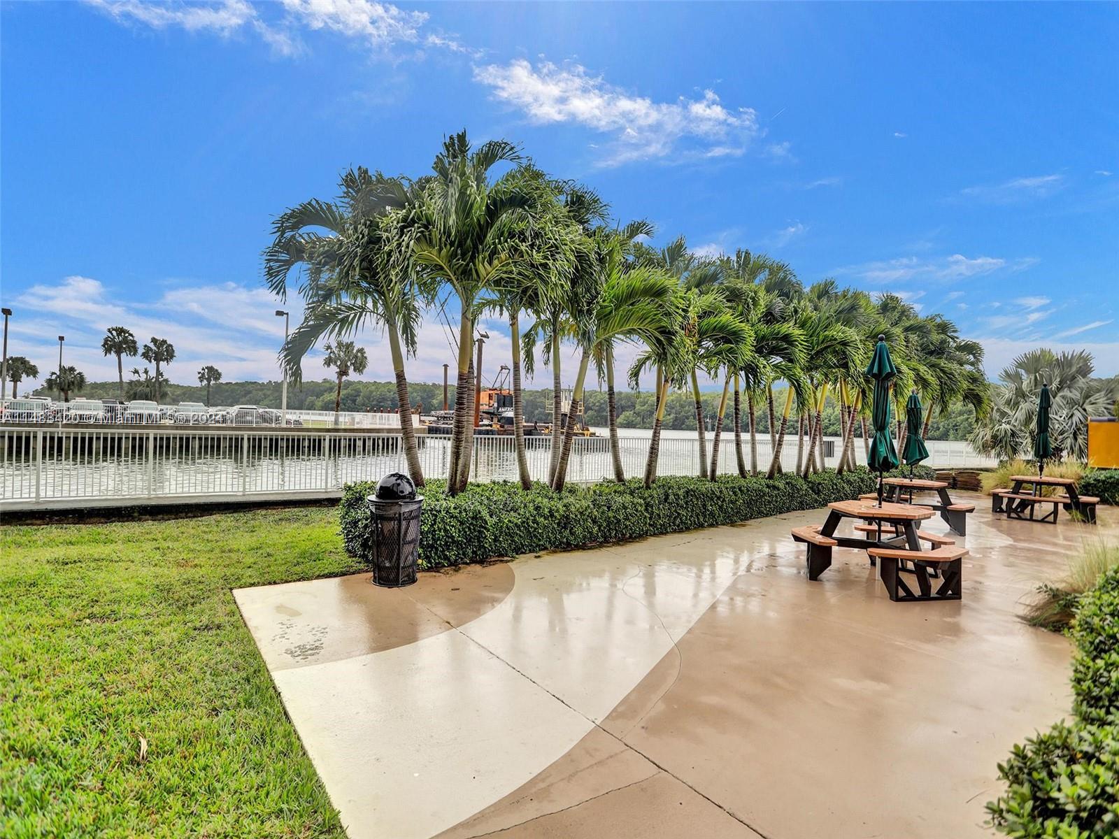 400 Kings Point Dr Unit: 724