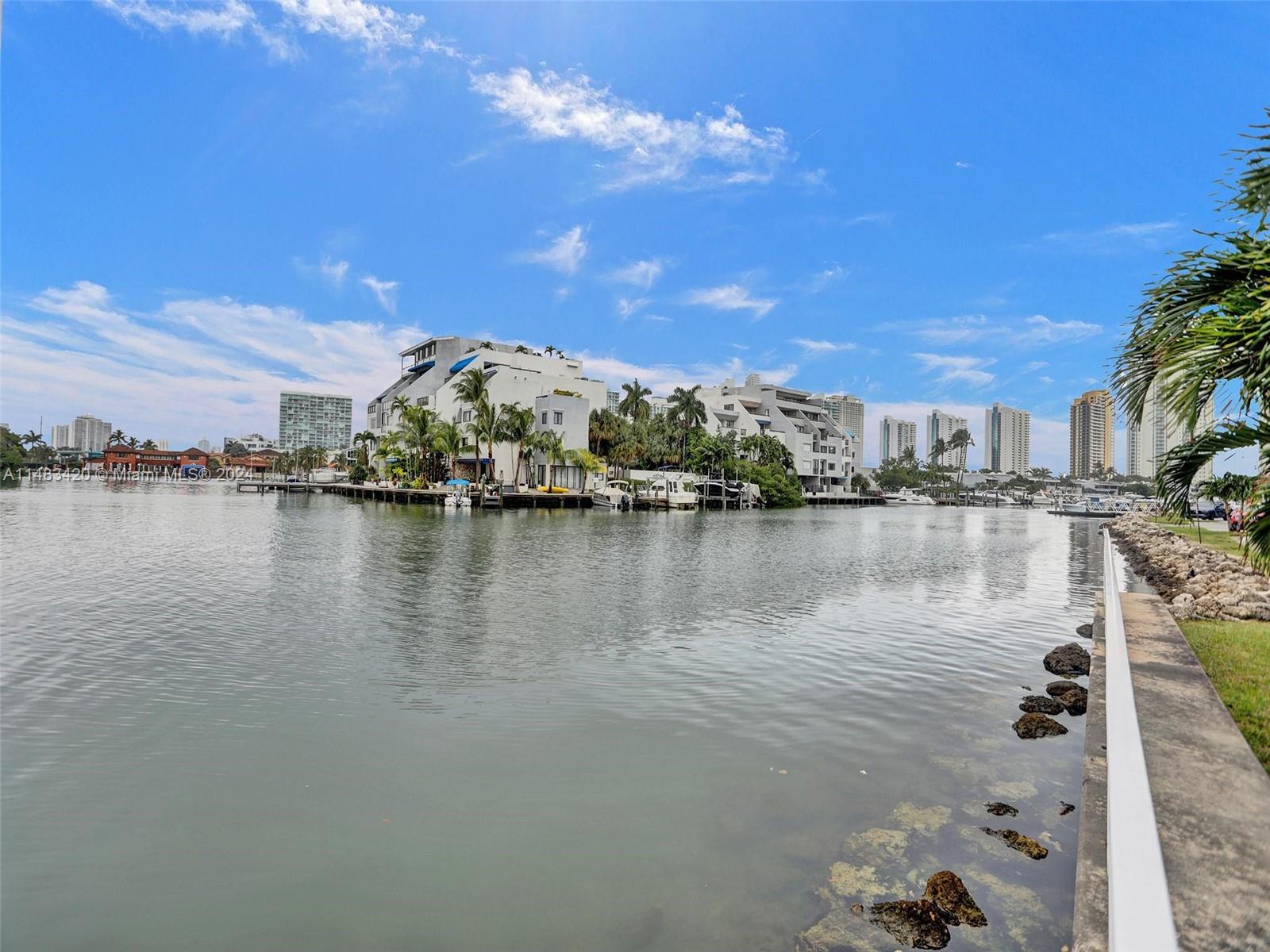 400 Kings Point Dr Unit: 724