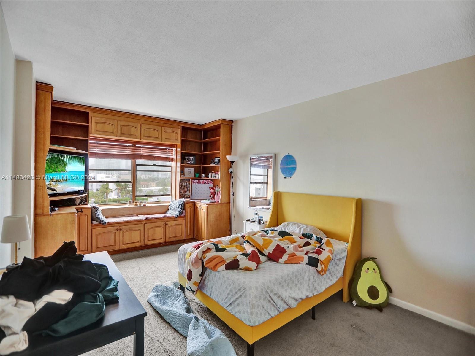 400 Kings Point Dr Unit: 724