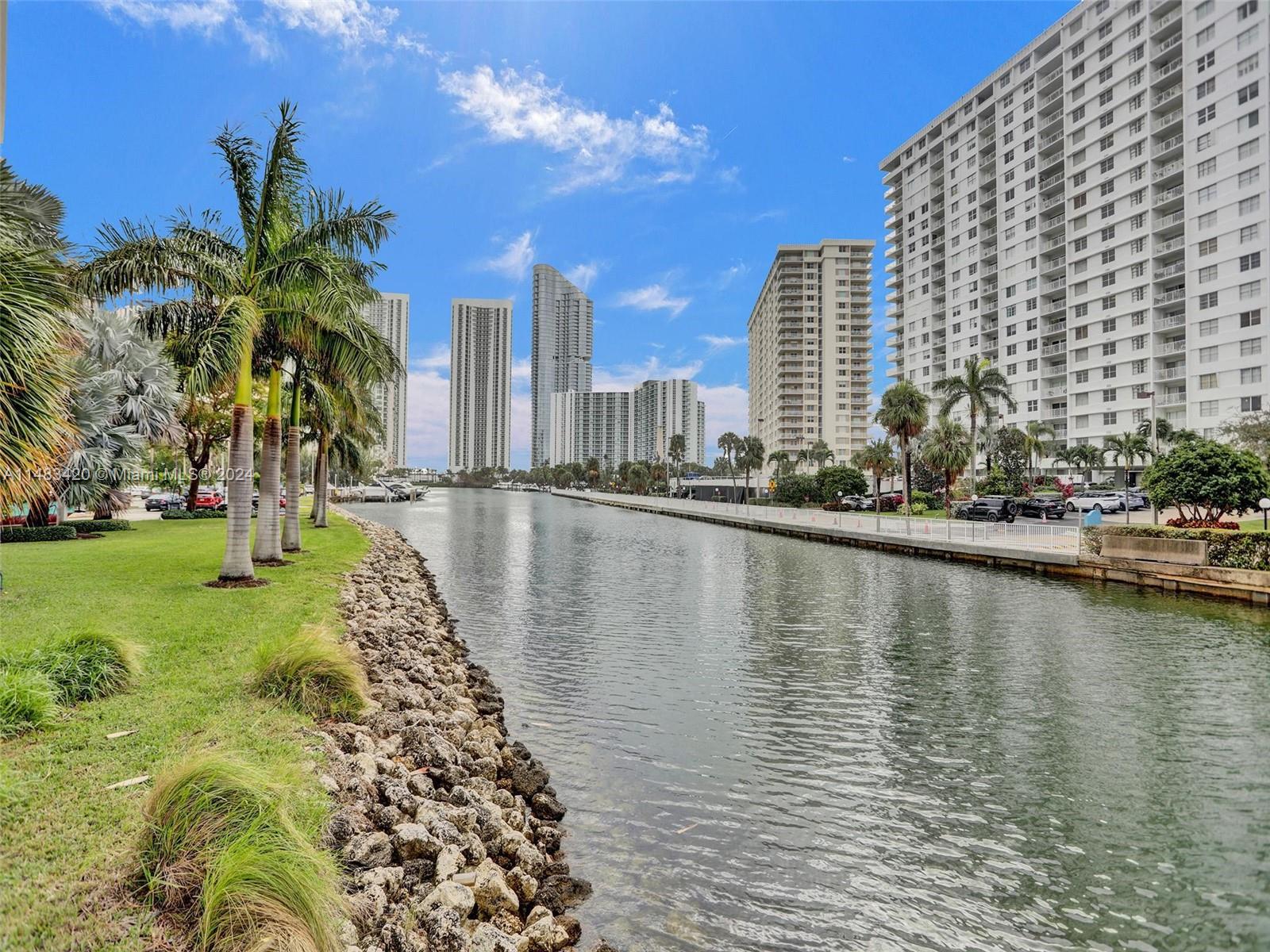 400 Kings Point Dr Unit: 724