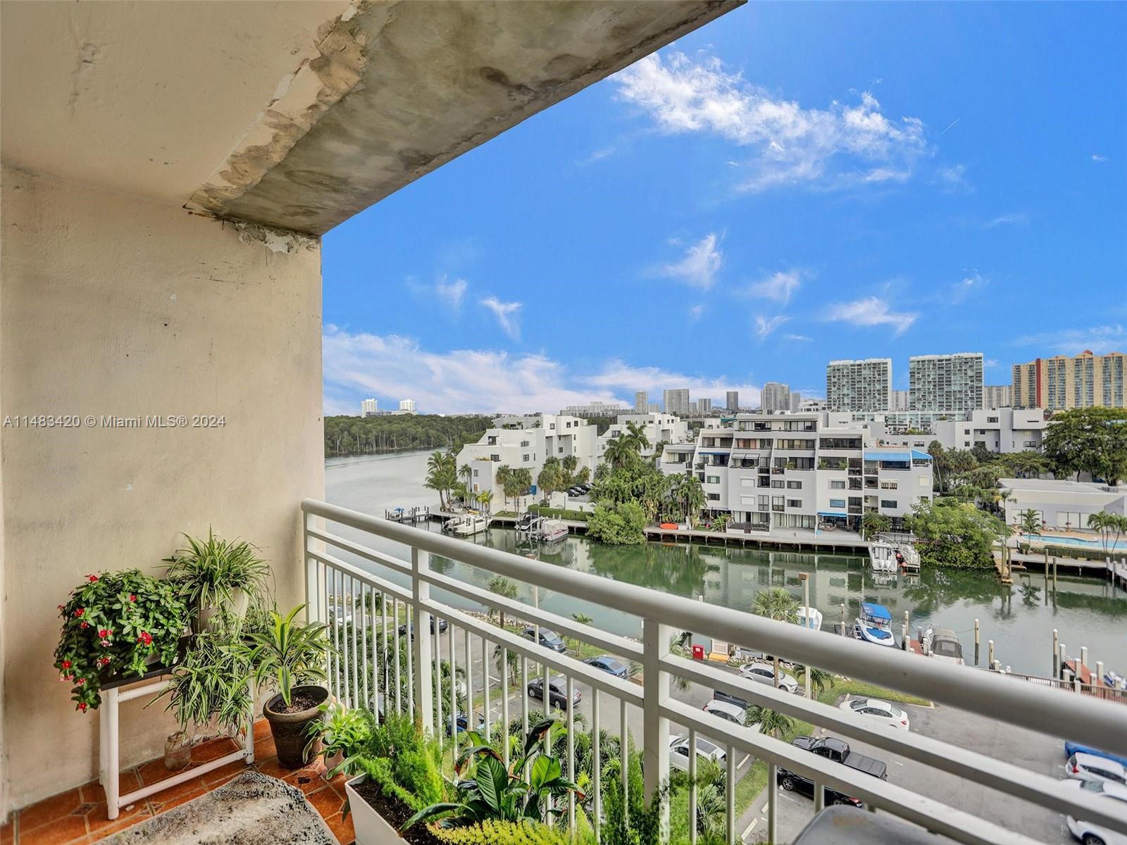 400 Kings Point Dr Unit: 724