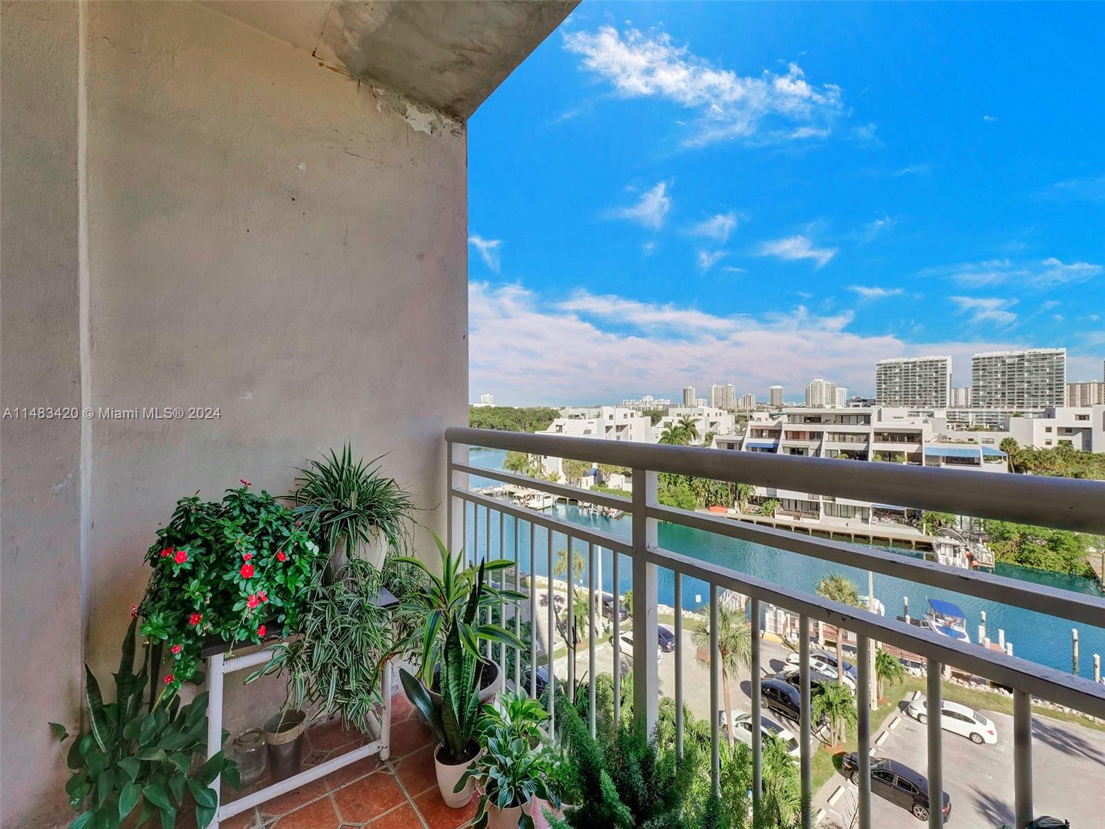 400 Kings Point Dr Unit: 724