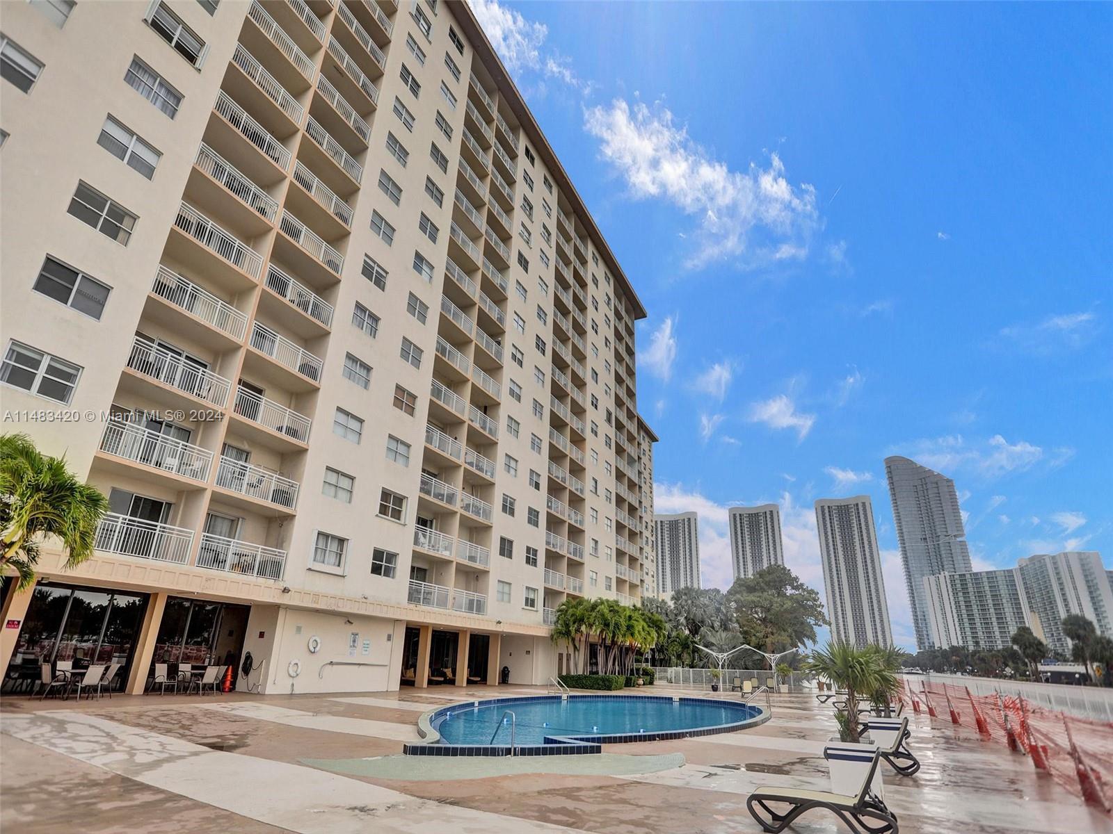 400 Kings Point Dr Unit: 724