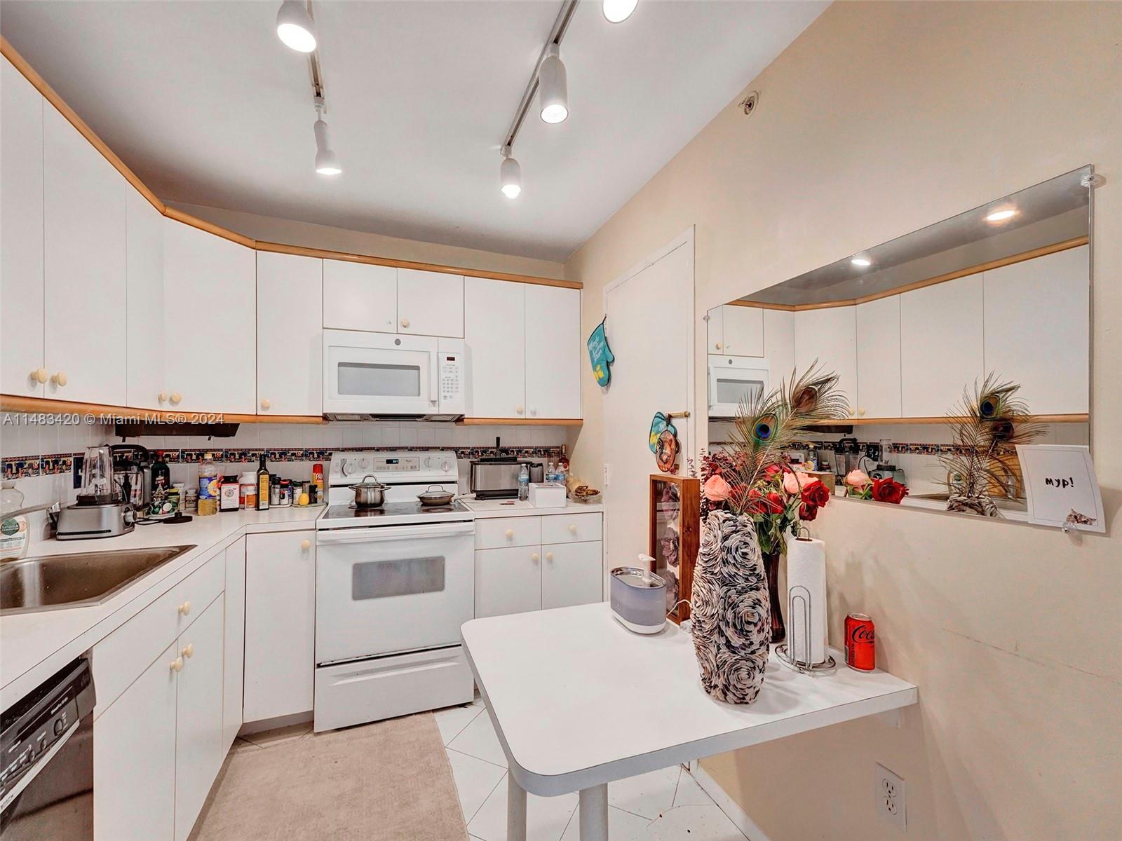 400 Kings Point Dr Unit: 724
