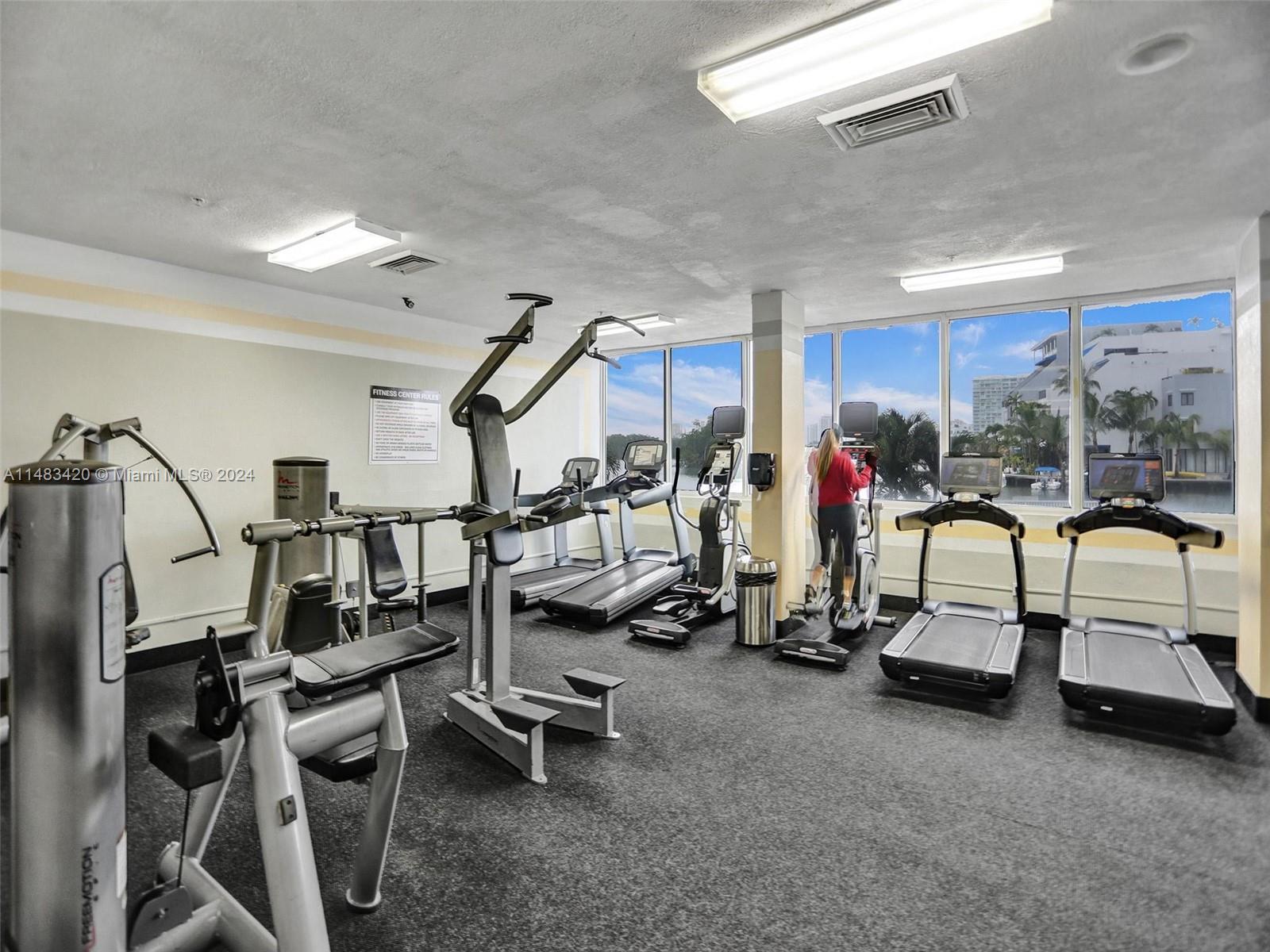 400 Kings Point Dr Unit: 724