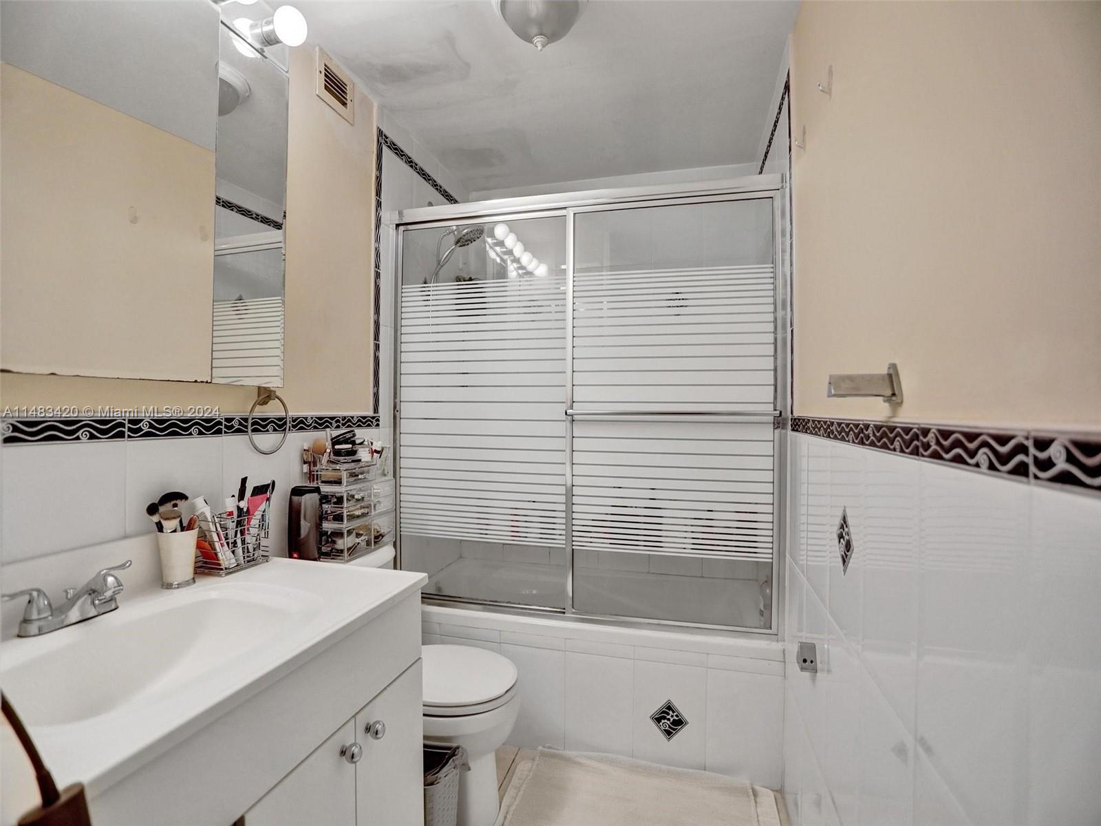 400 Kings Point Dr Unit: 724