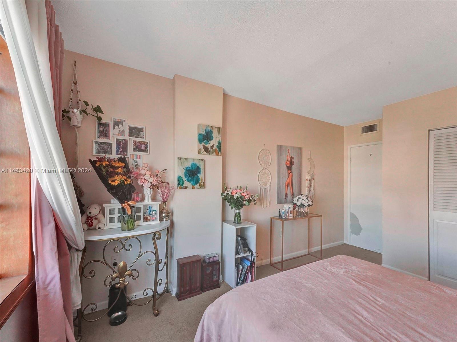 400 Kings Point Dr Unit: 724
