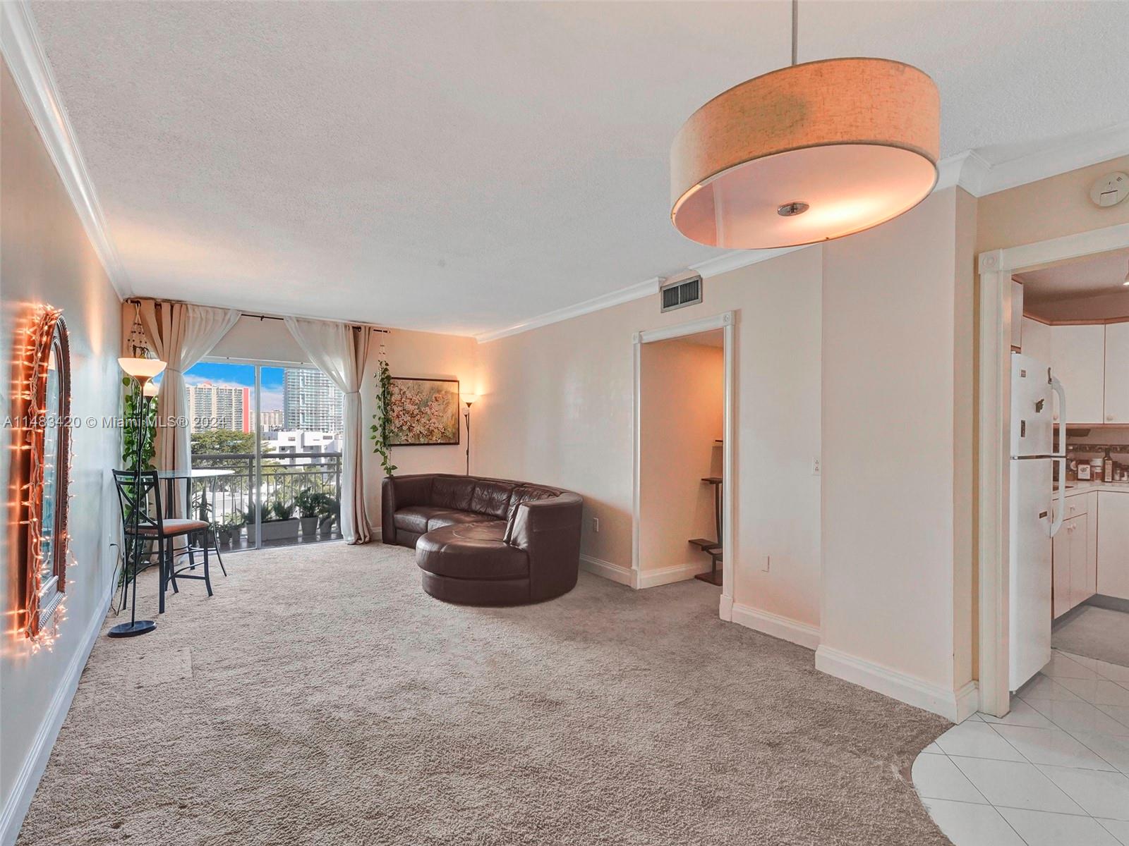 400 Kings Point Dr Unit: 724