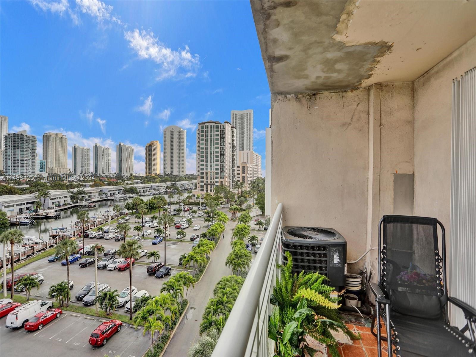 400 Kings Point Dr Unit: 724