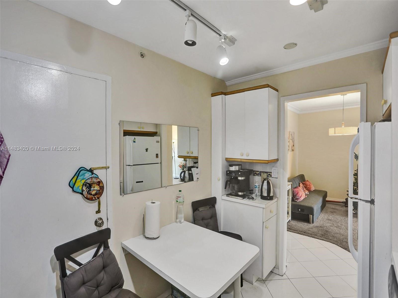 400 Kings Point Dr Unit: 724