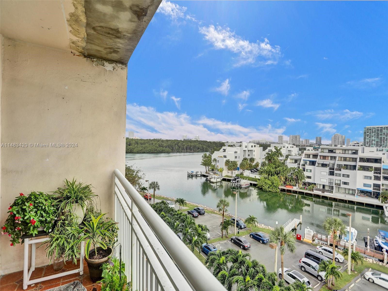 400 Kings Point Dr Unit: 724