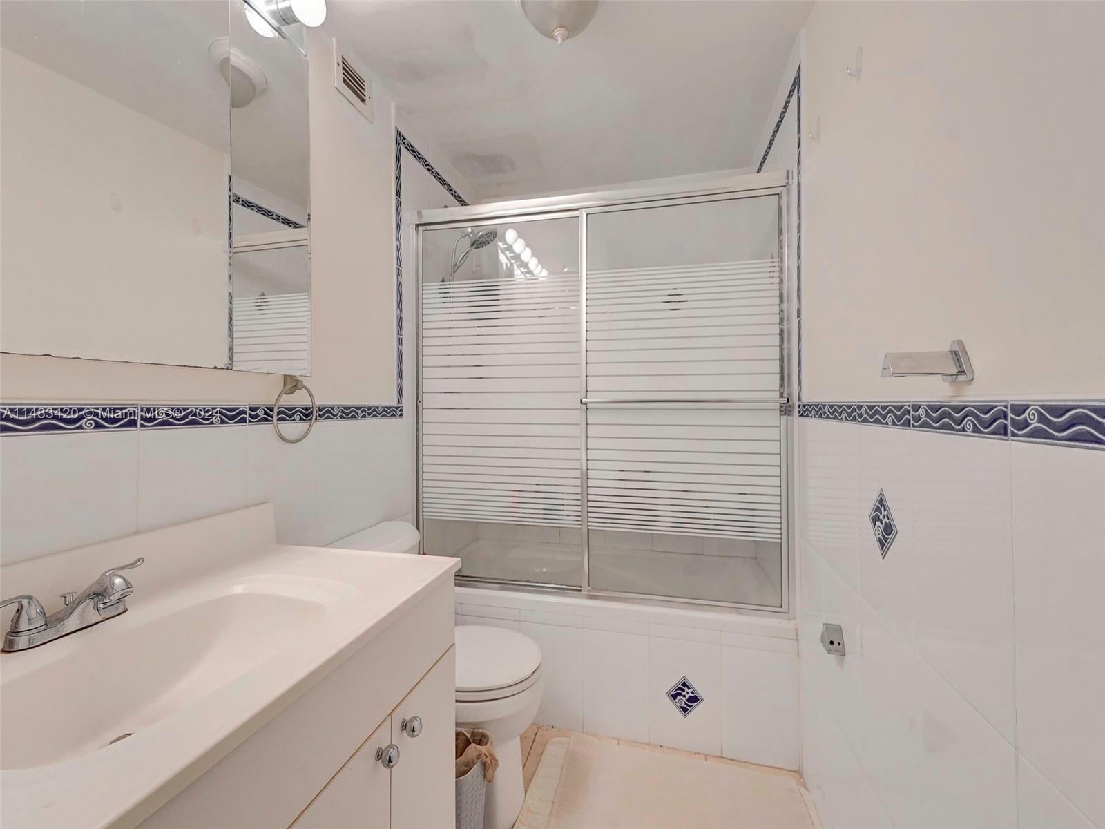 400 Kings Point Dr Unit: 724