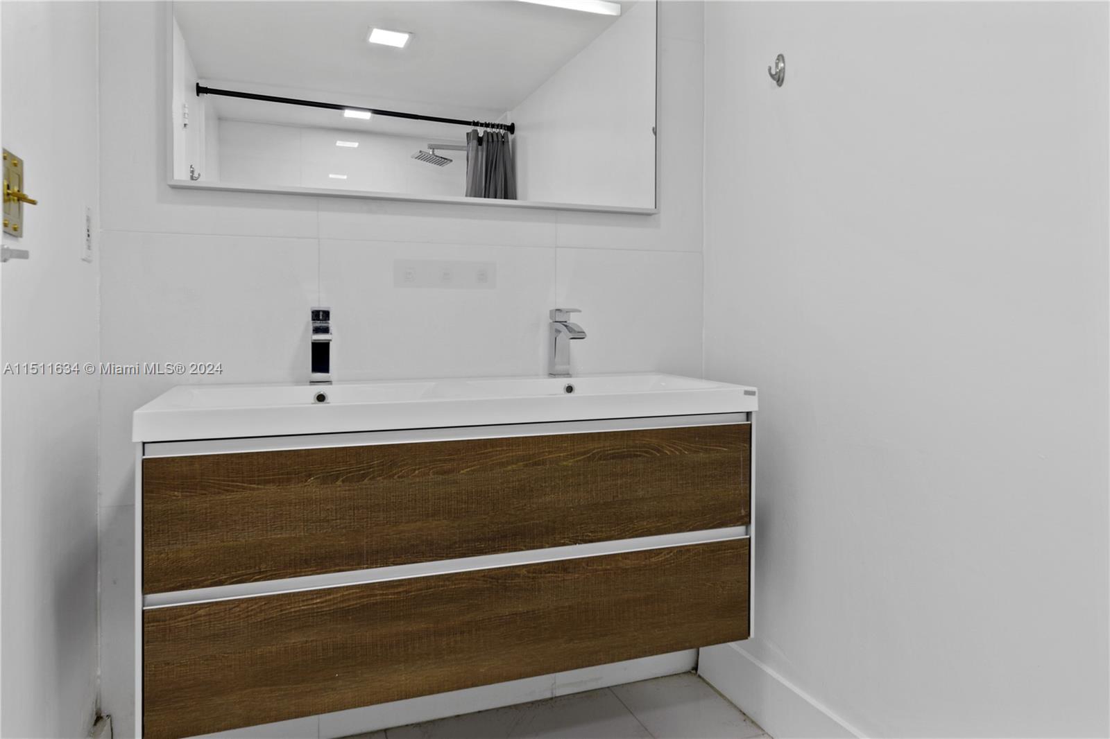 555 NE 15th St Unit: 417