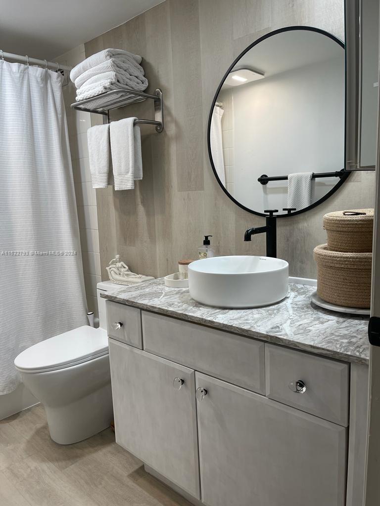 5600 Collins Ave Unit: 6L