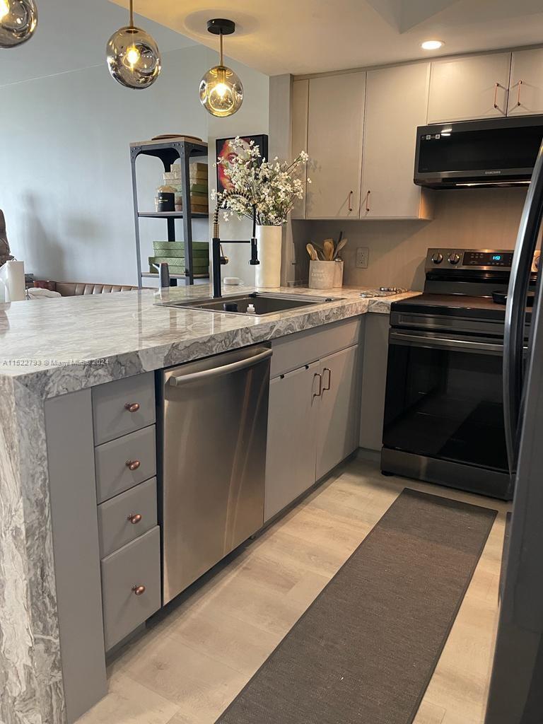 5600 Collins Ave Unit: 6L
